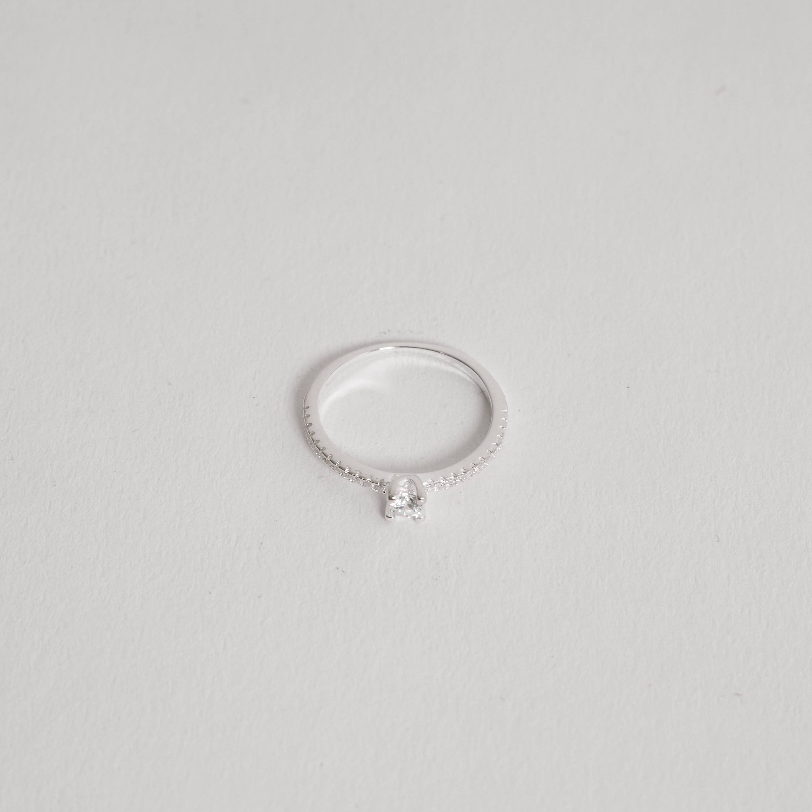 Imagem Secundária Anel meia aliança cristal com solitário 3mm