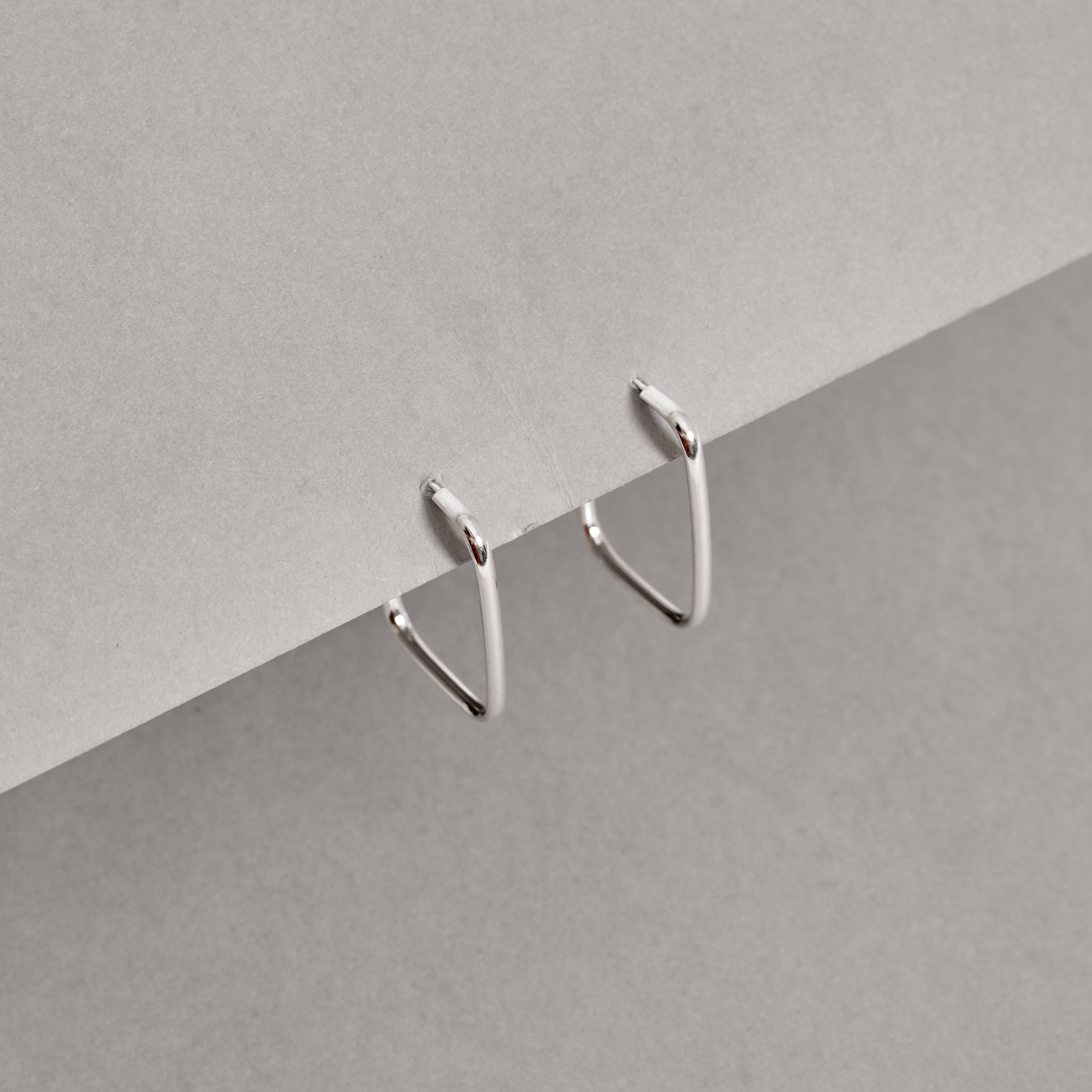 Argola retangular 29mm fio navete