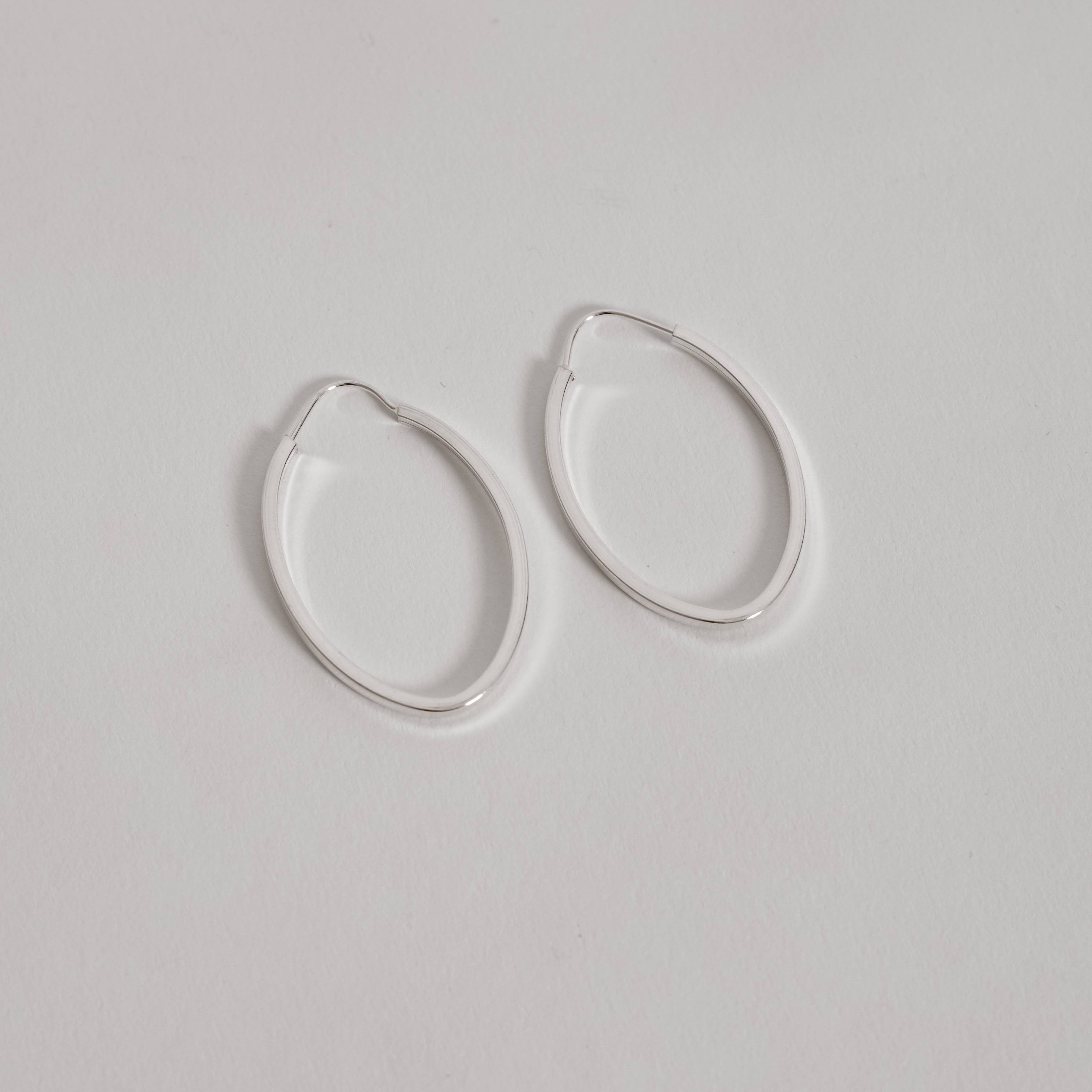 Argola navete 41mm fio quadrado