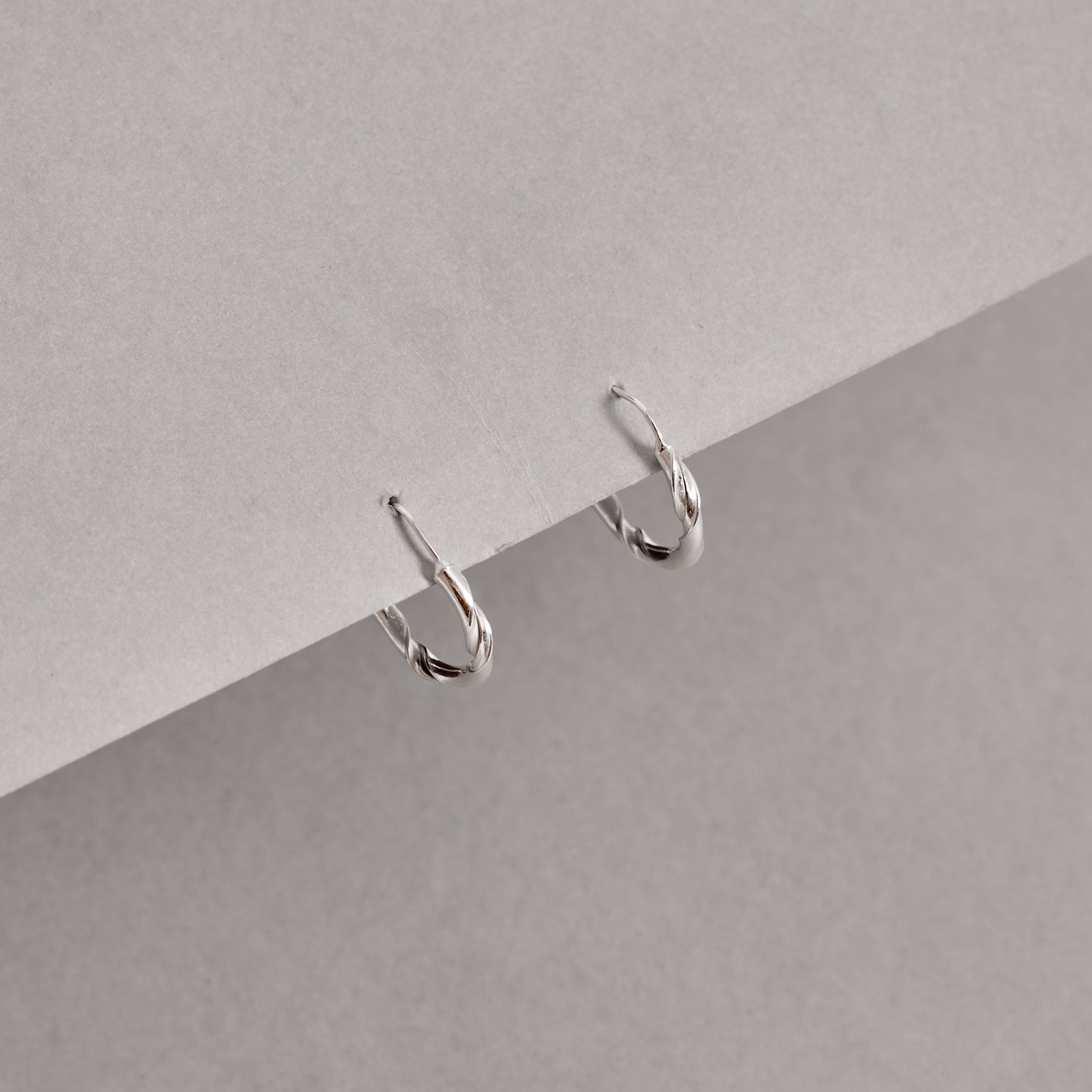 Imagem Secundária Argola redonda 18mm fio torcido leve