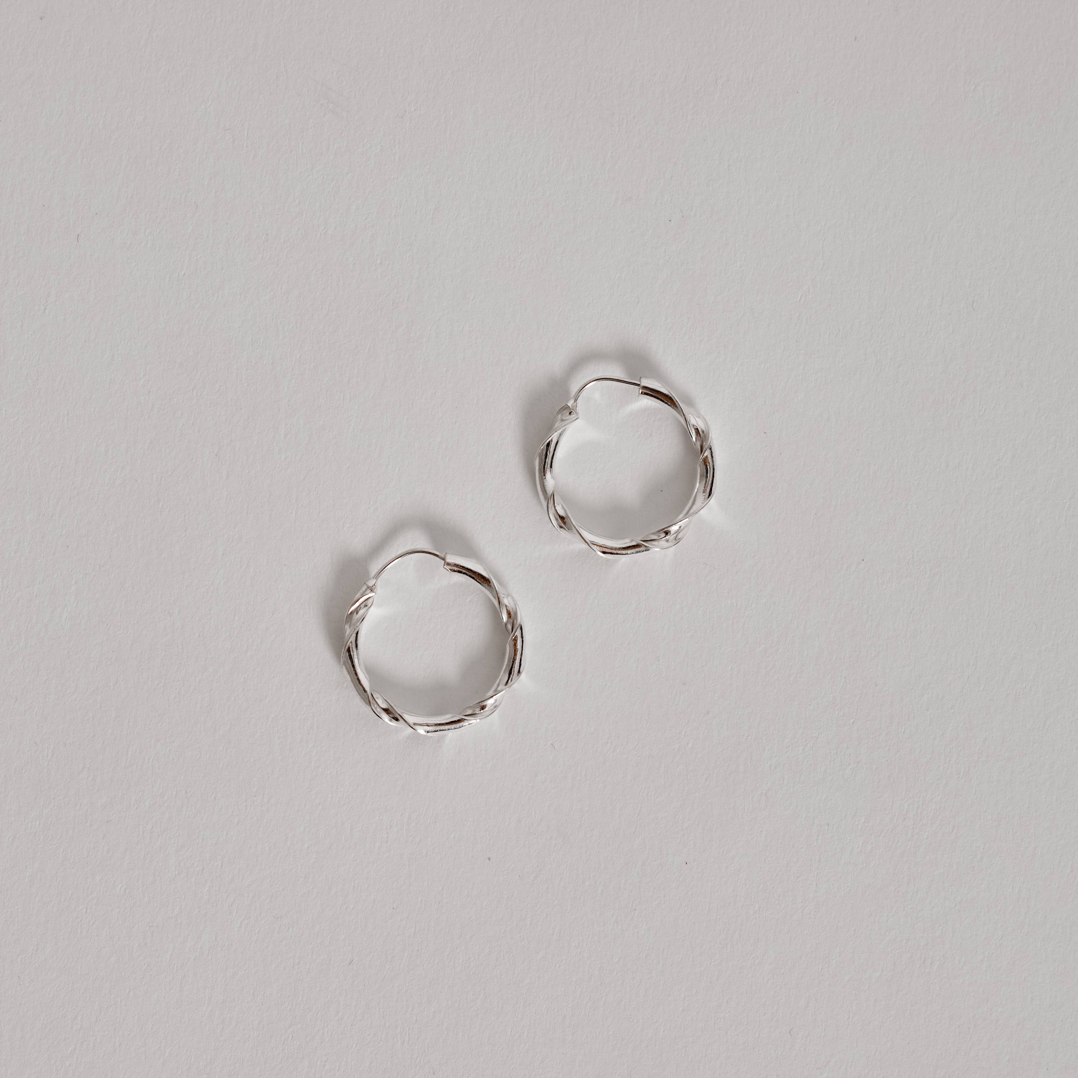 Argola redonda 18mm fio torcido leve