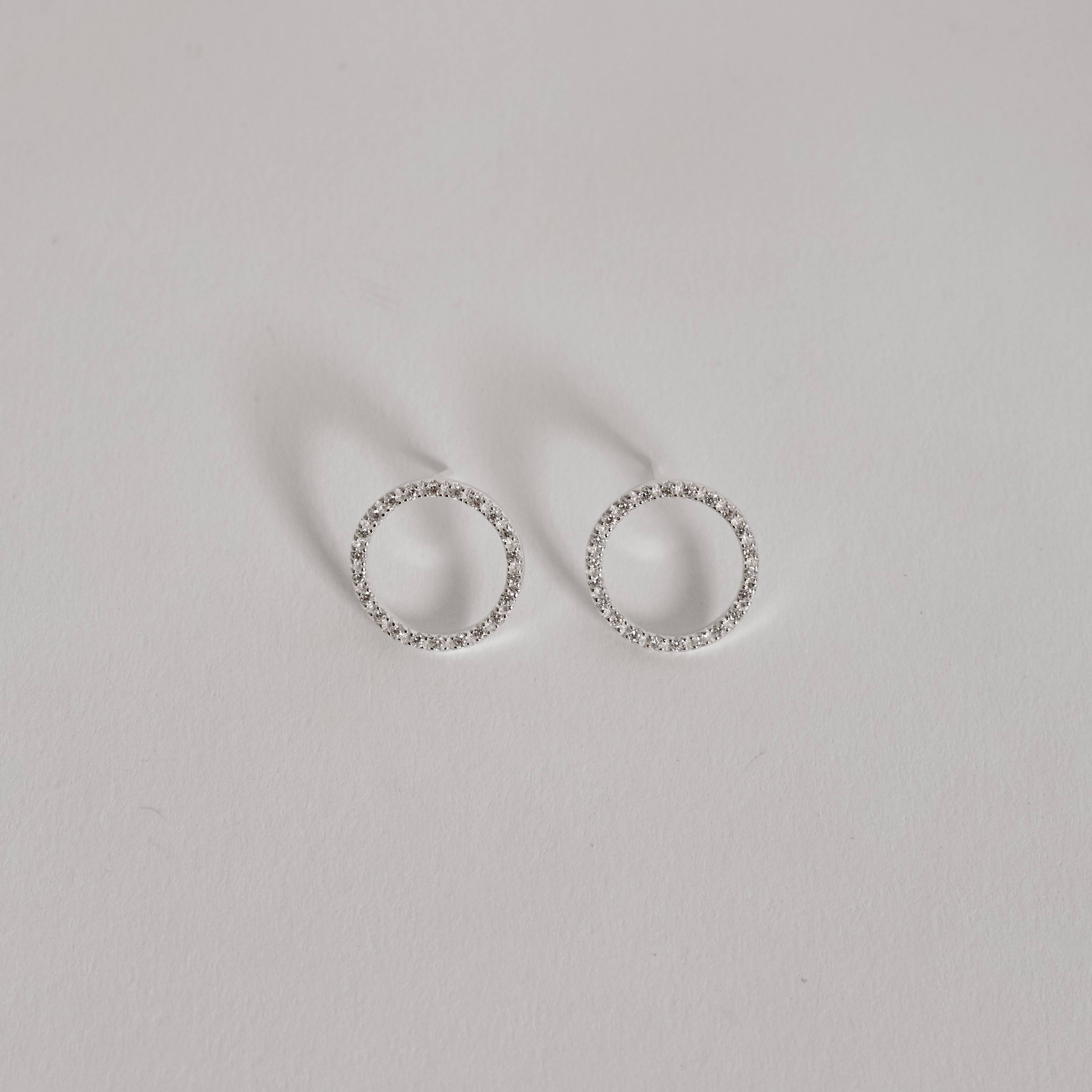 Imagem Secundária Brinco círculo vazado cravejado 15mm