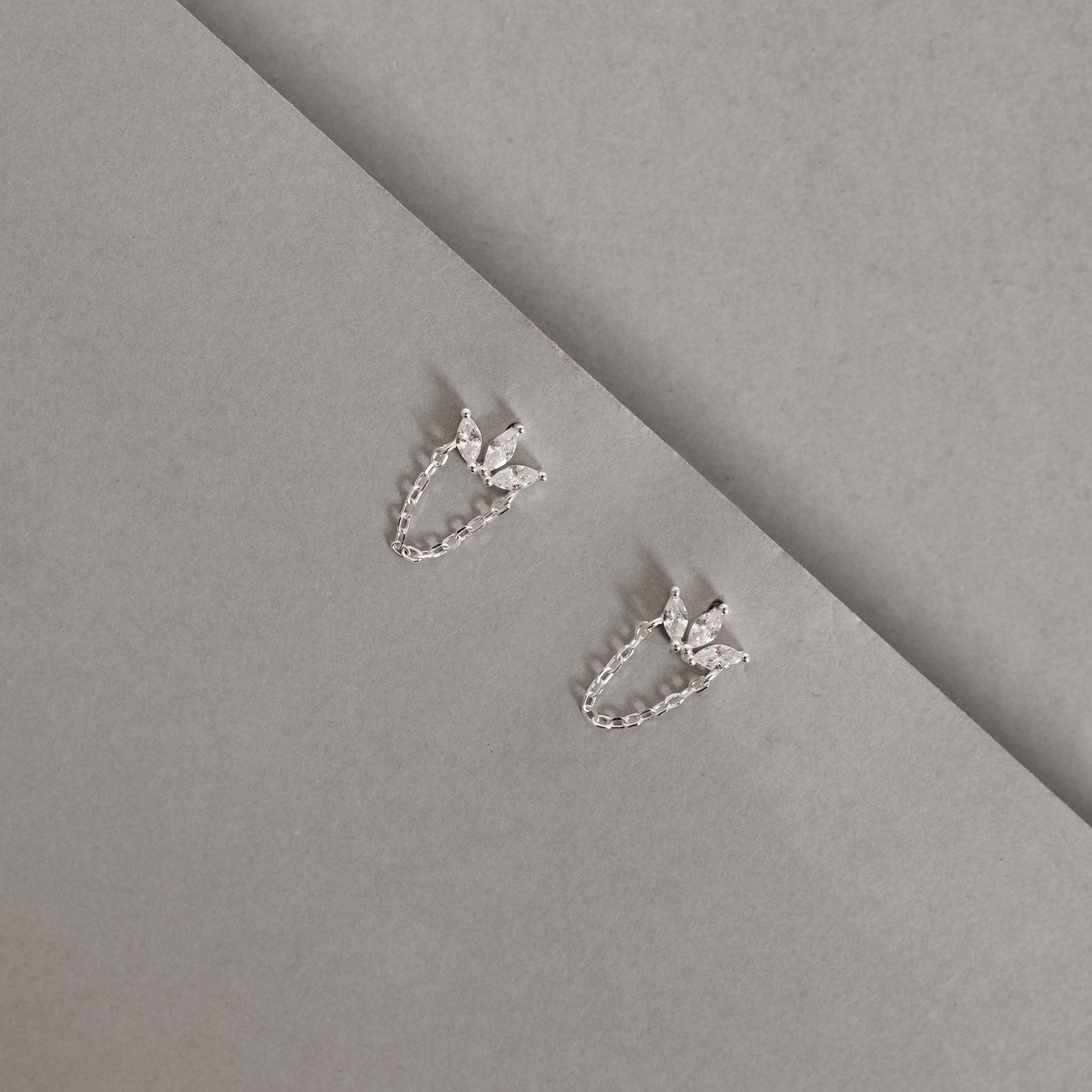 Brinco 3 zircônias navetes com corrente 9mm