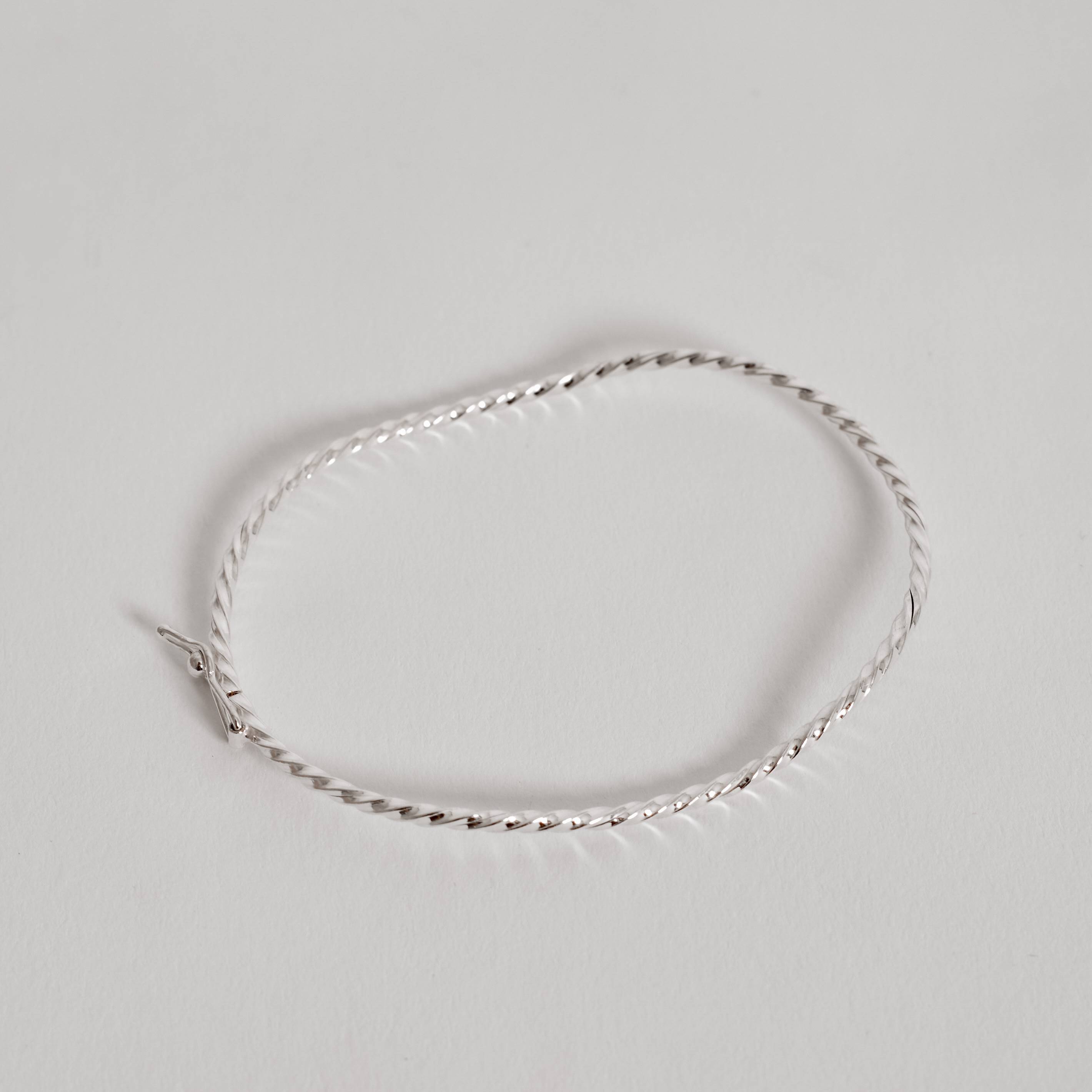 Bracelete 1.7 fio torcido ondulado