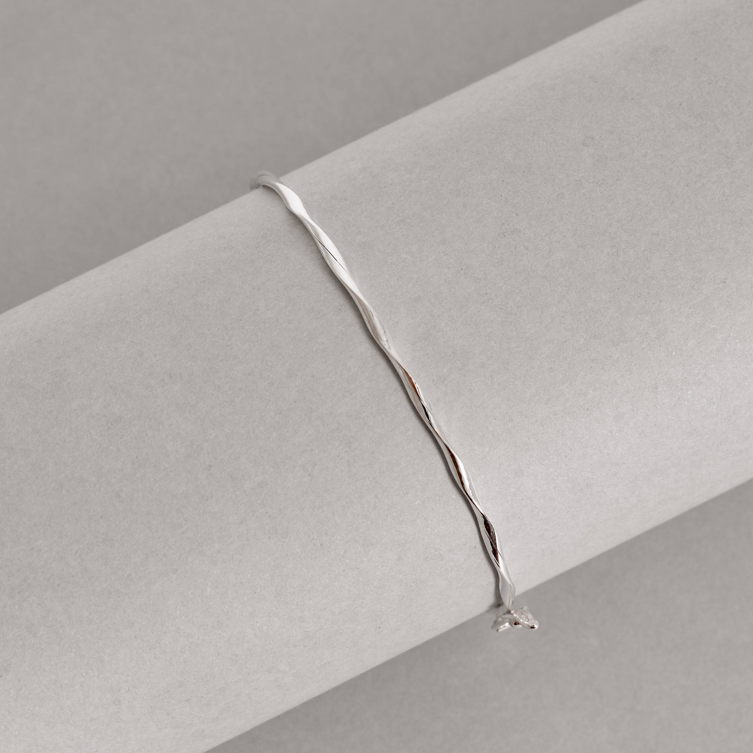 Imagem Secundária Bracelete 1.9 fio torcido leve