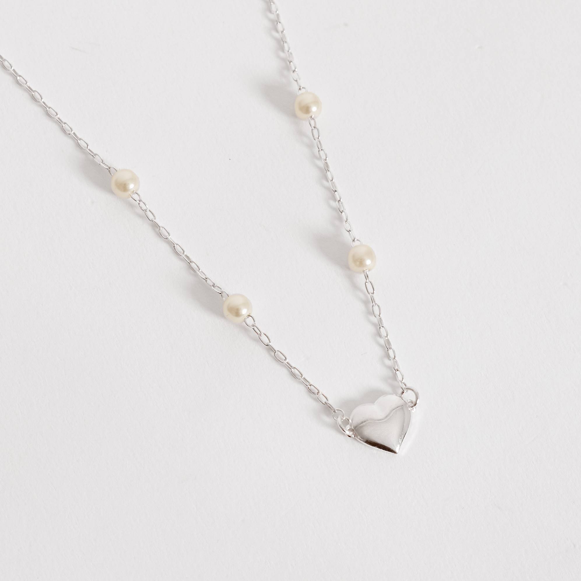 Colar entremeios pérolas 5mm e coração 10mm corrente cadeado 40+5cm