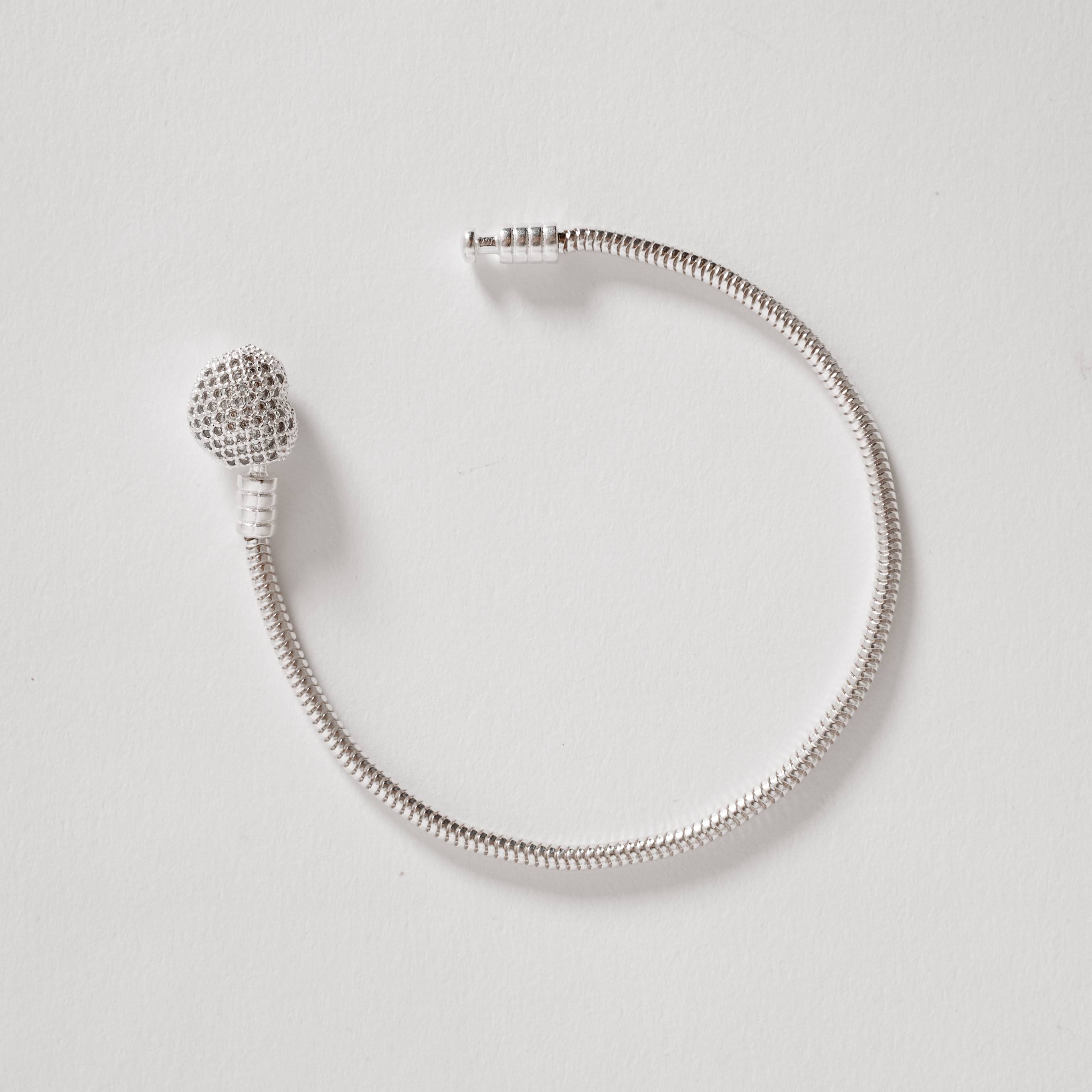 Imagem Pulseira para berloques 2.4 fecho coração cravejado