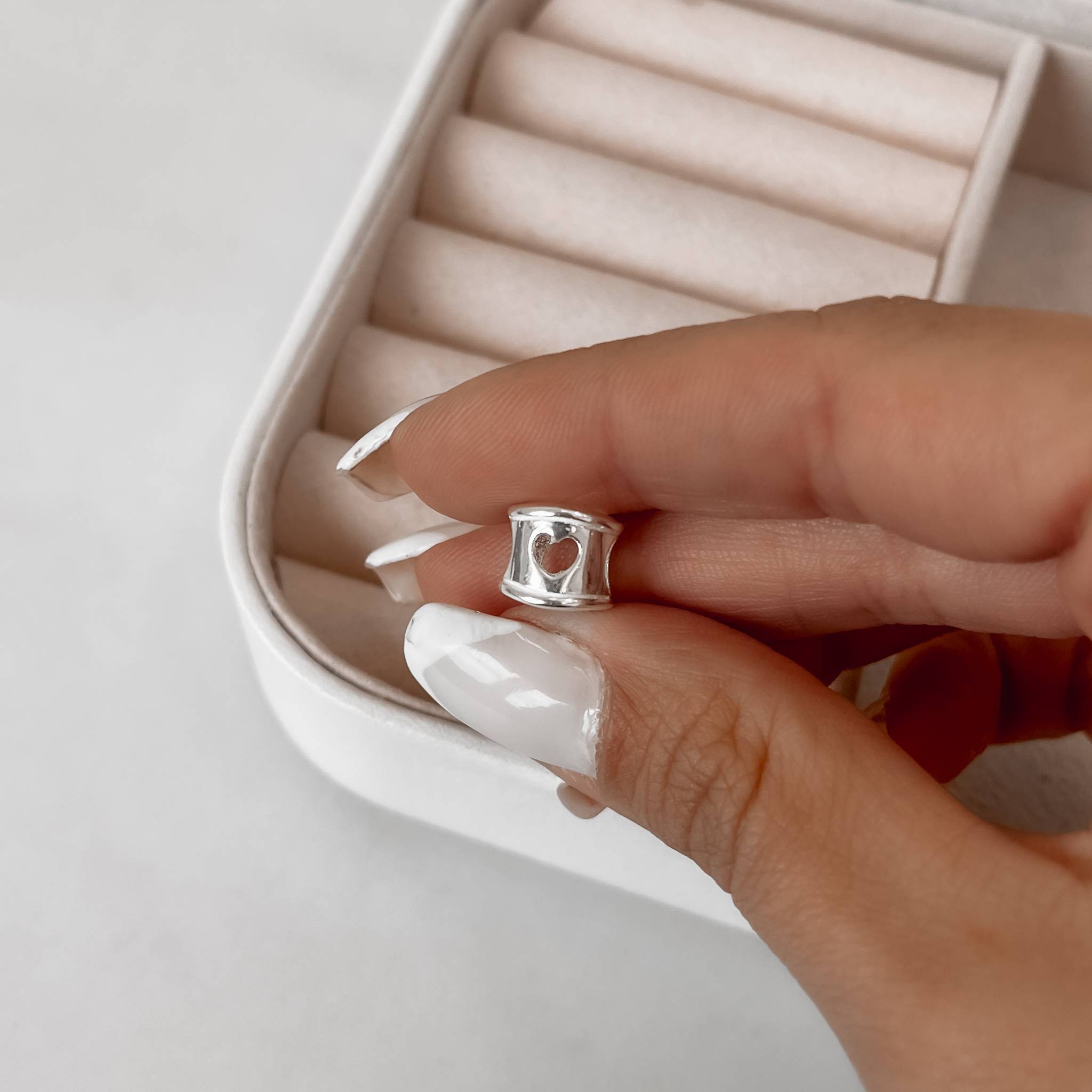 Imagem Secundária Berloque separador corações vazados 9mm