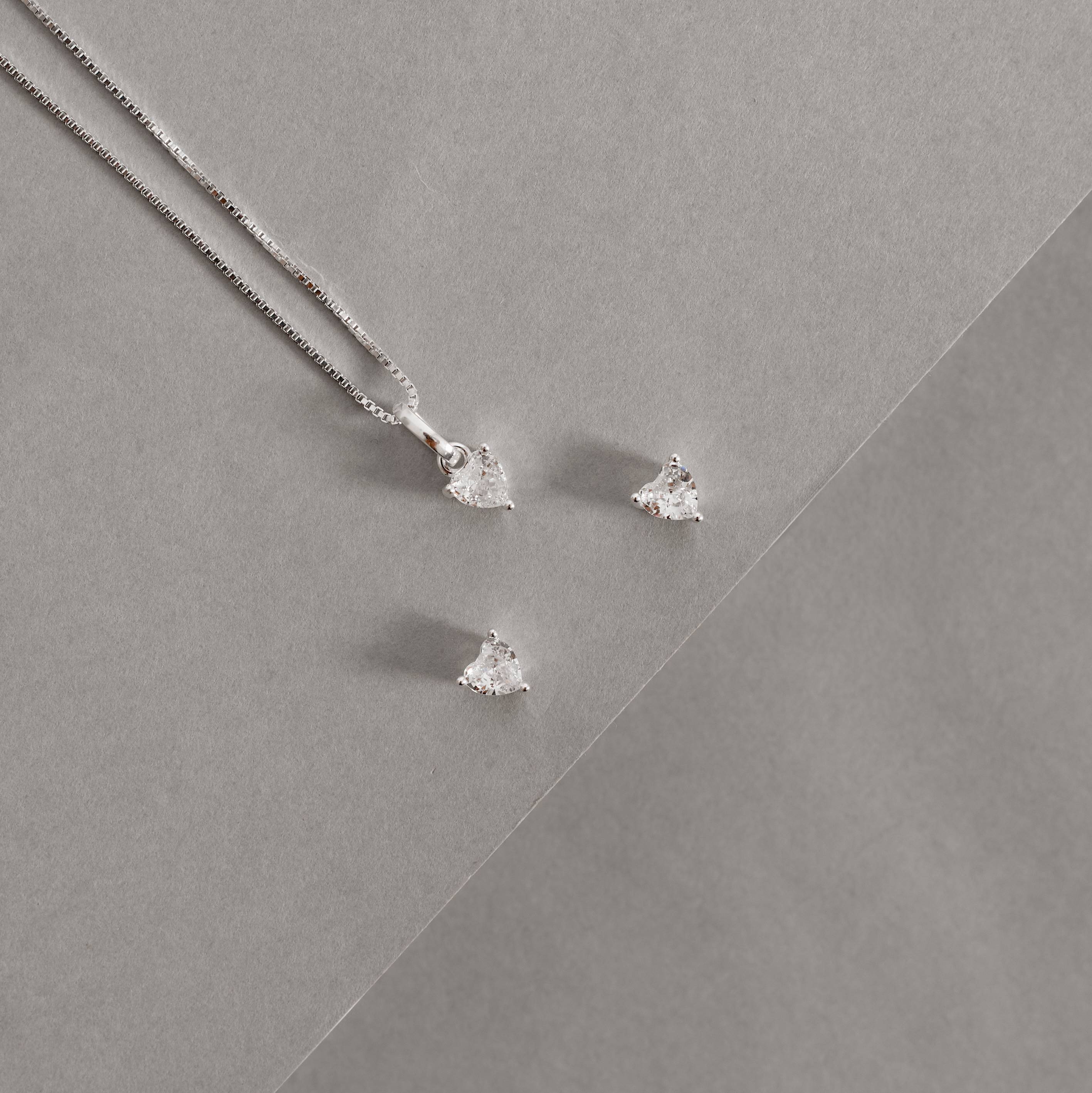 Imagem Conjunto brinco e colar zircônia coração caixa alta 4mm 40cm