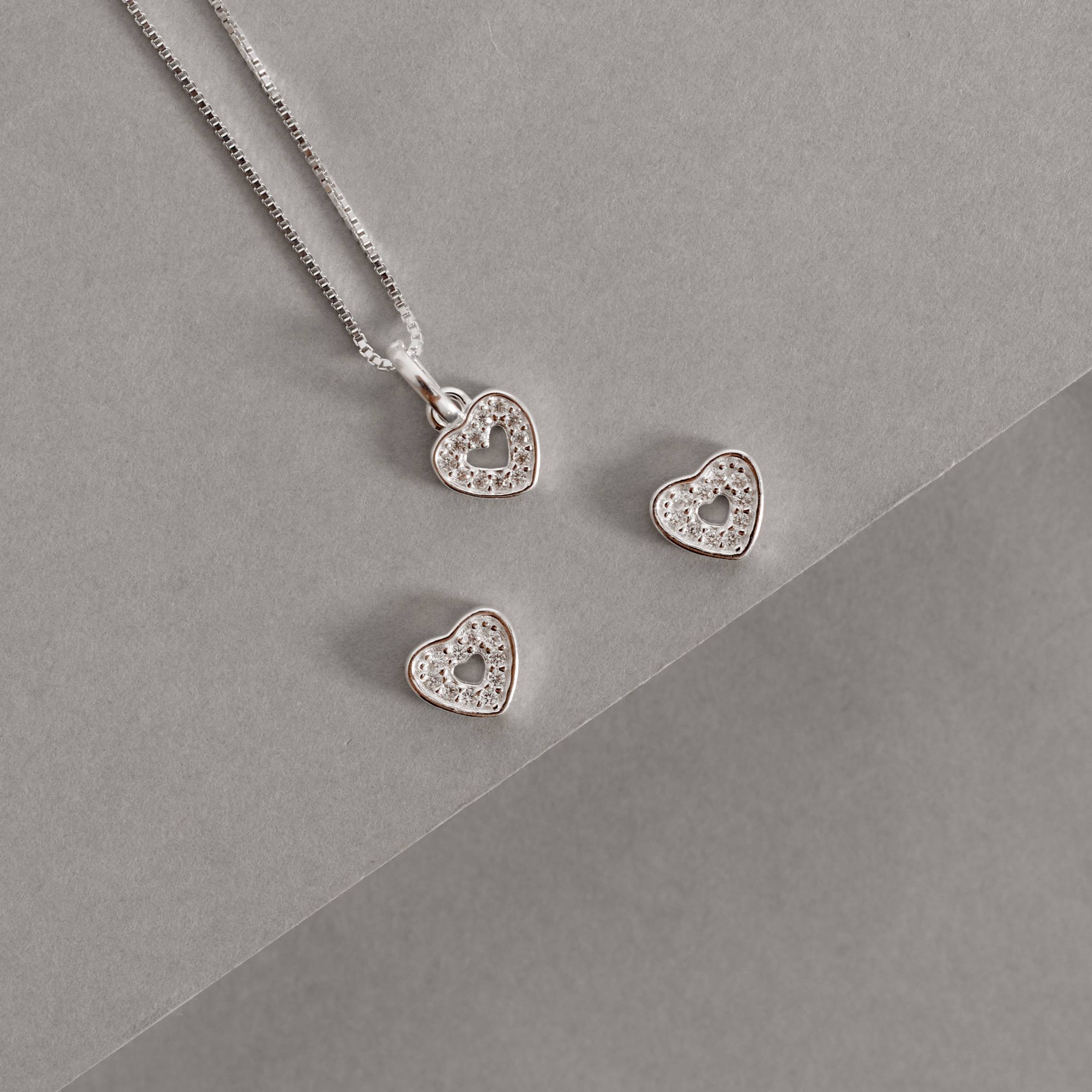 Imagem Conjunto brinco e colar coração vazado com cravejado 7mm 40cm