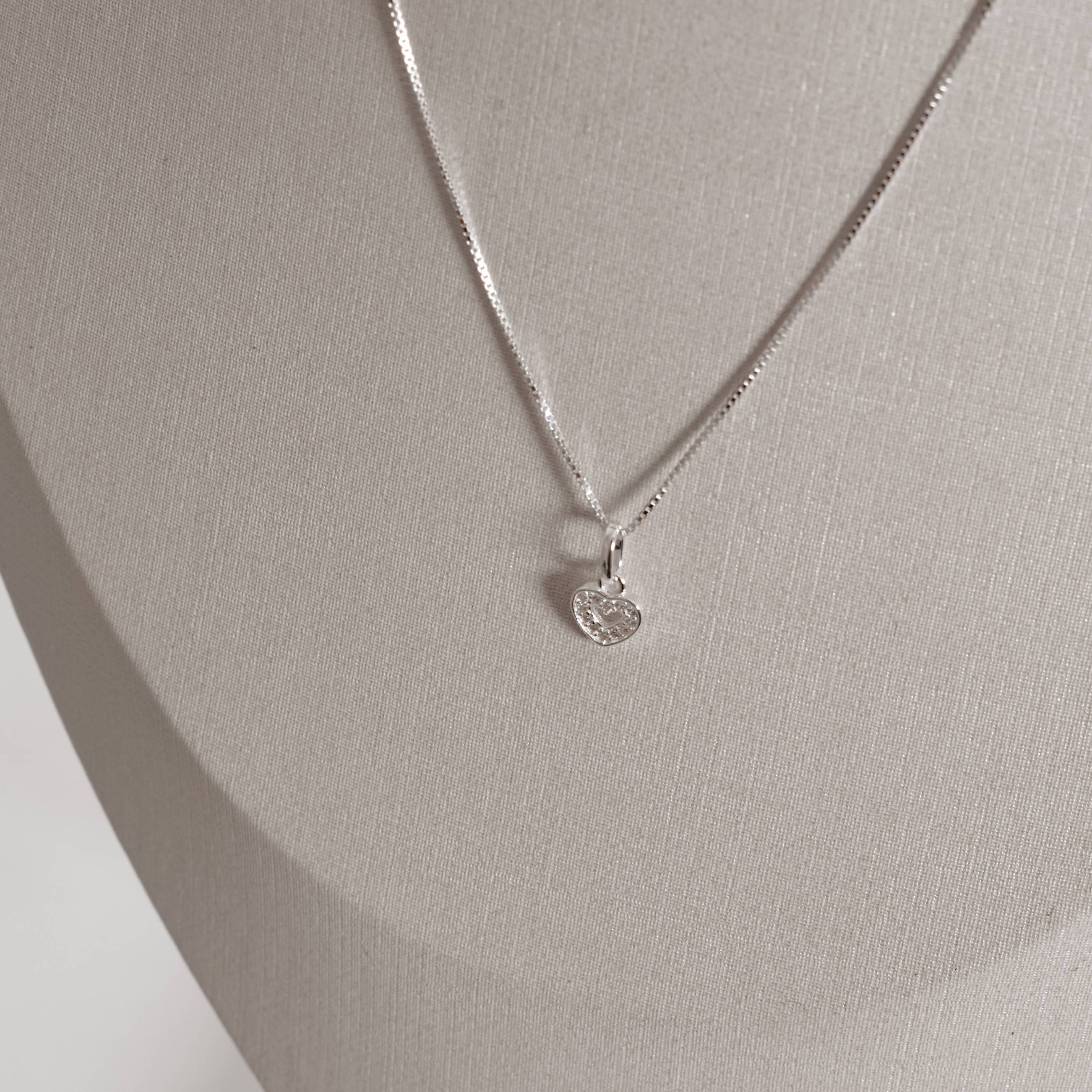 Imagem Secundária Conjunto brinco e colar coração vazado com cravejado 7mm 40cm