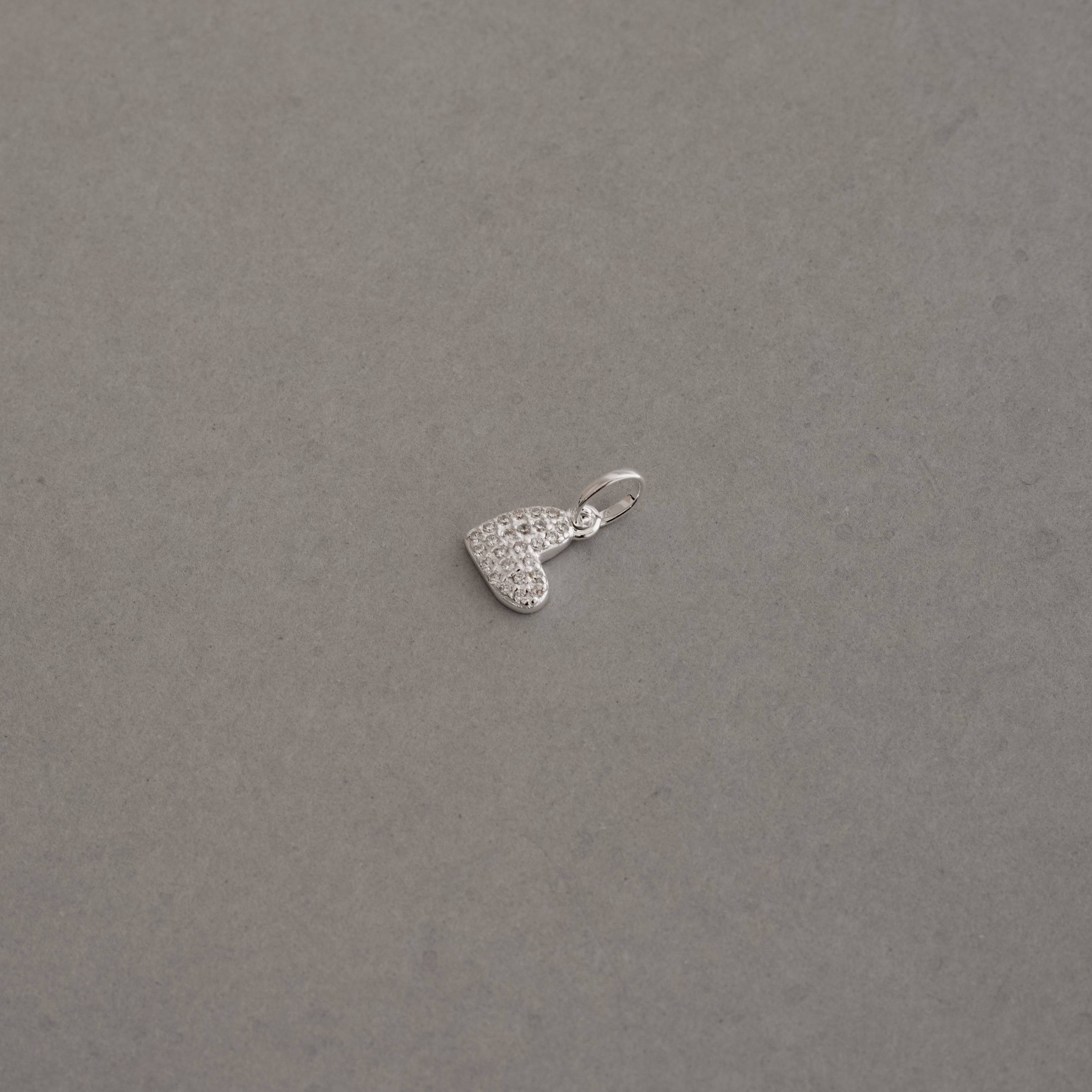 Imagem Pingente coração de lado cravejado 8mm