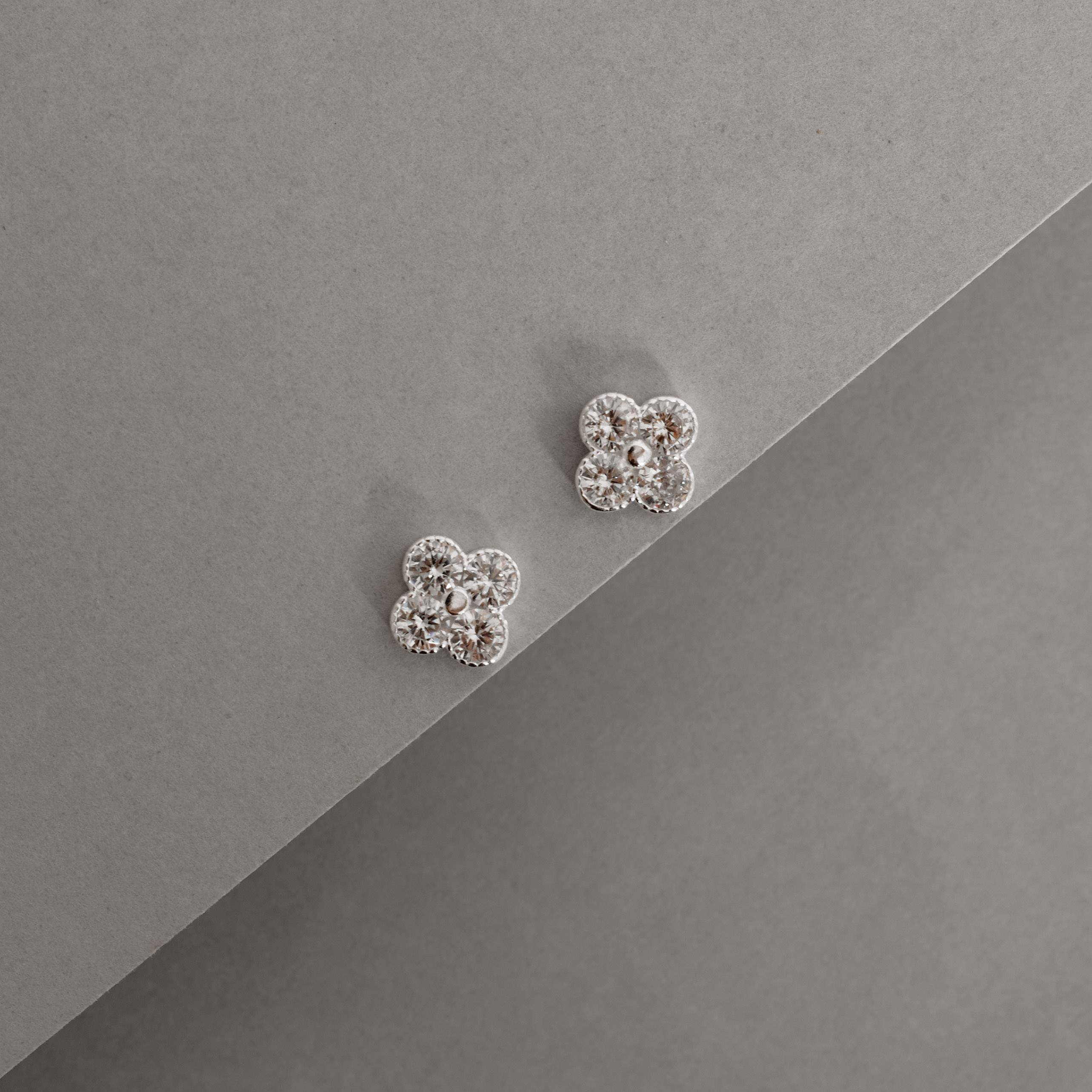 Imagem Brinco trevo com zircônias 9mm