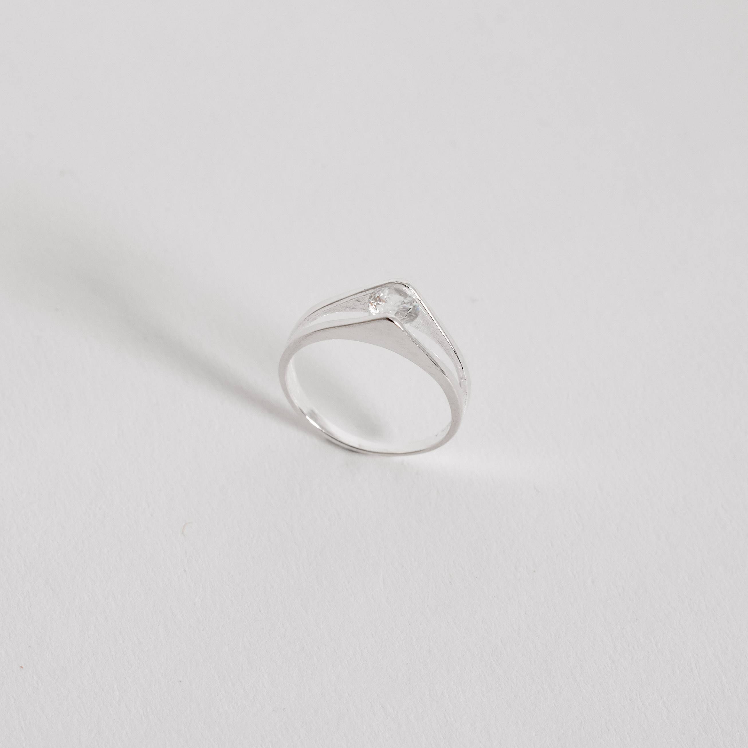 Imagem Secundária Anel 2 fios v com zircônia