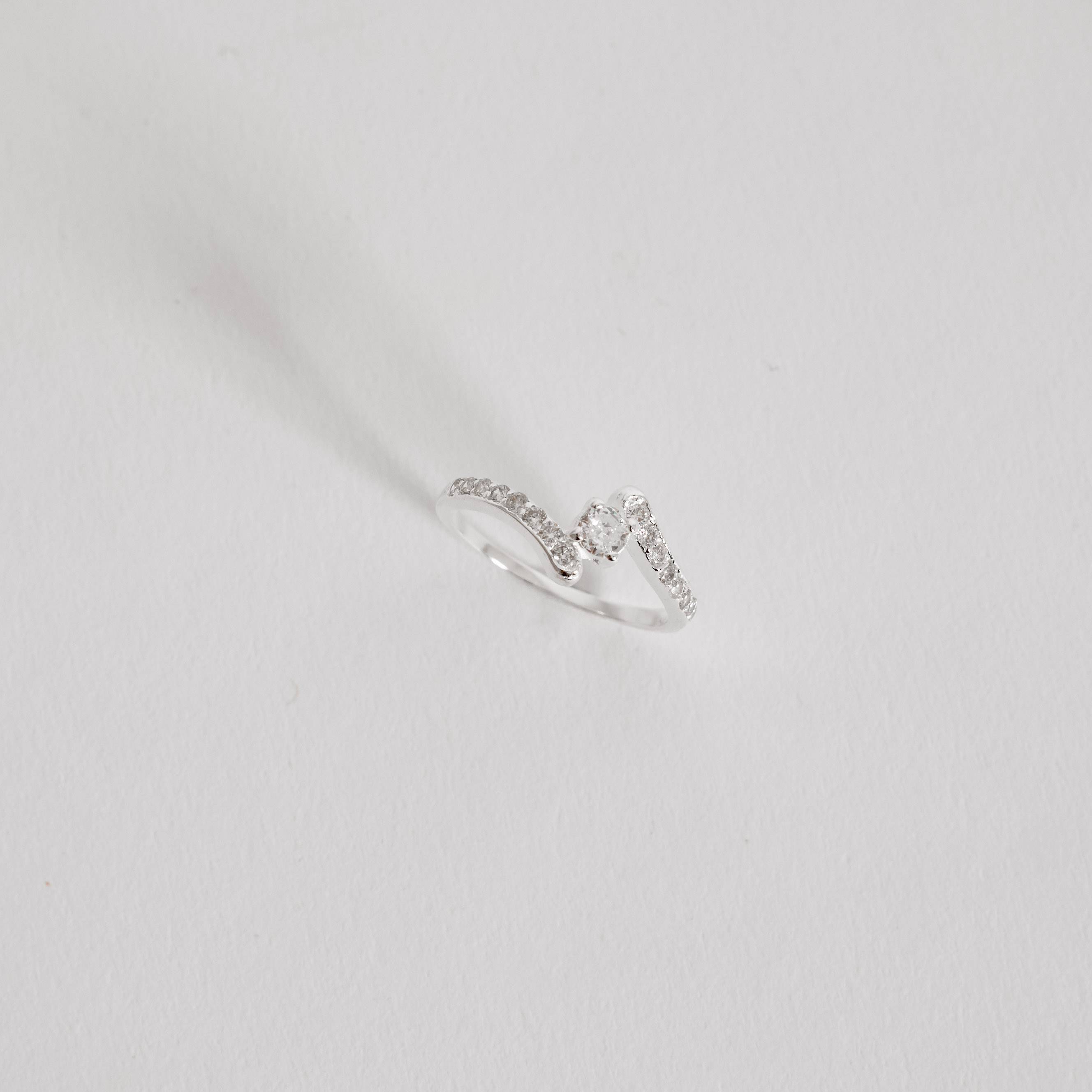 Imagem Anel 2 fios curvados cravejados com zircônia