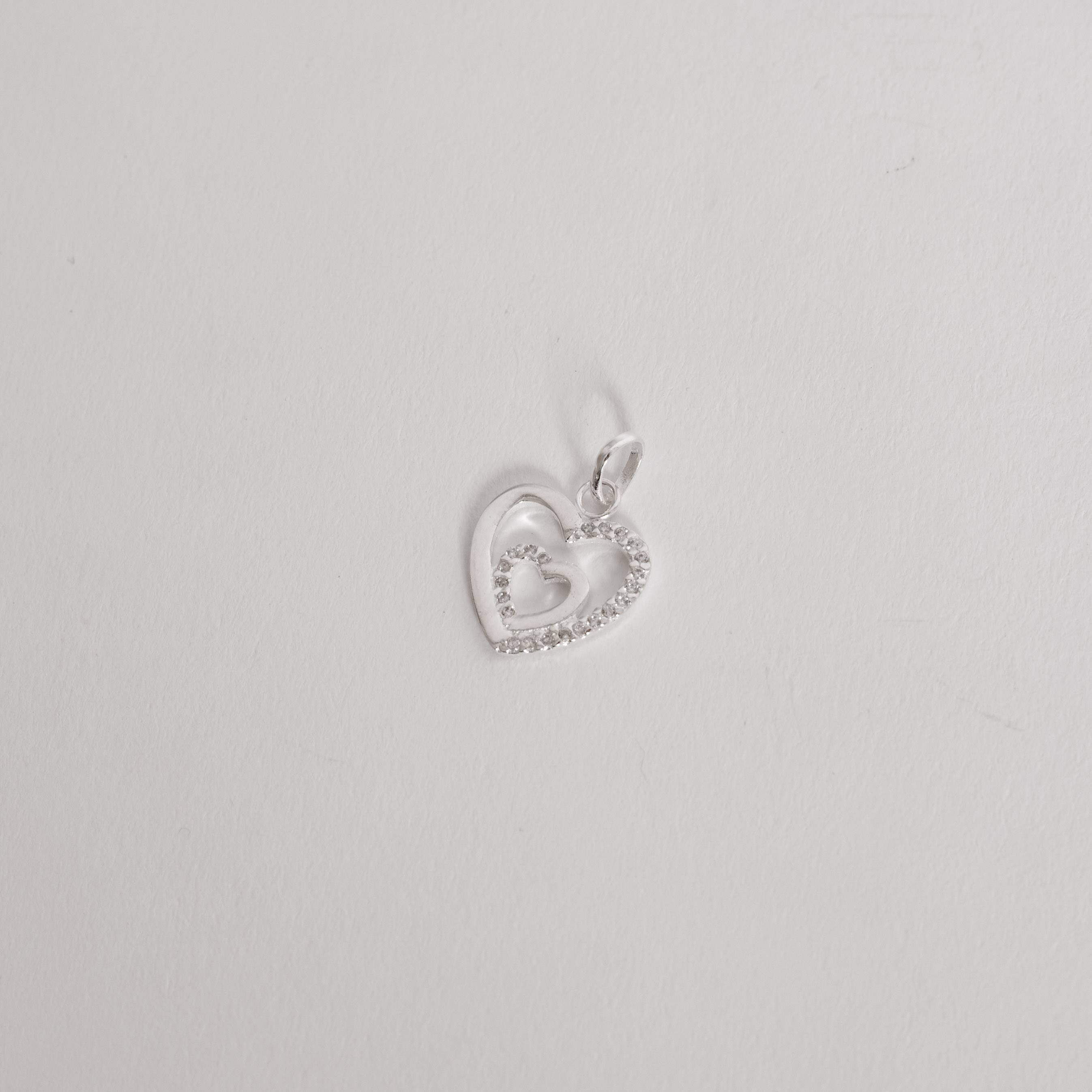 Imagem Secundária Pingente 2 corações vazados com cravejado 13mm