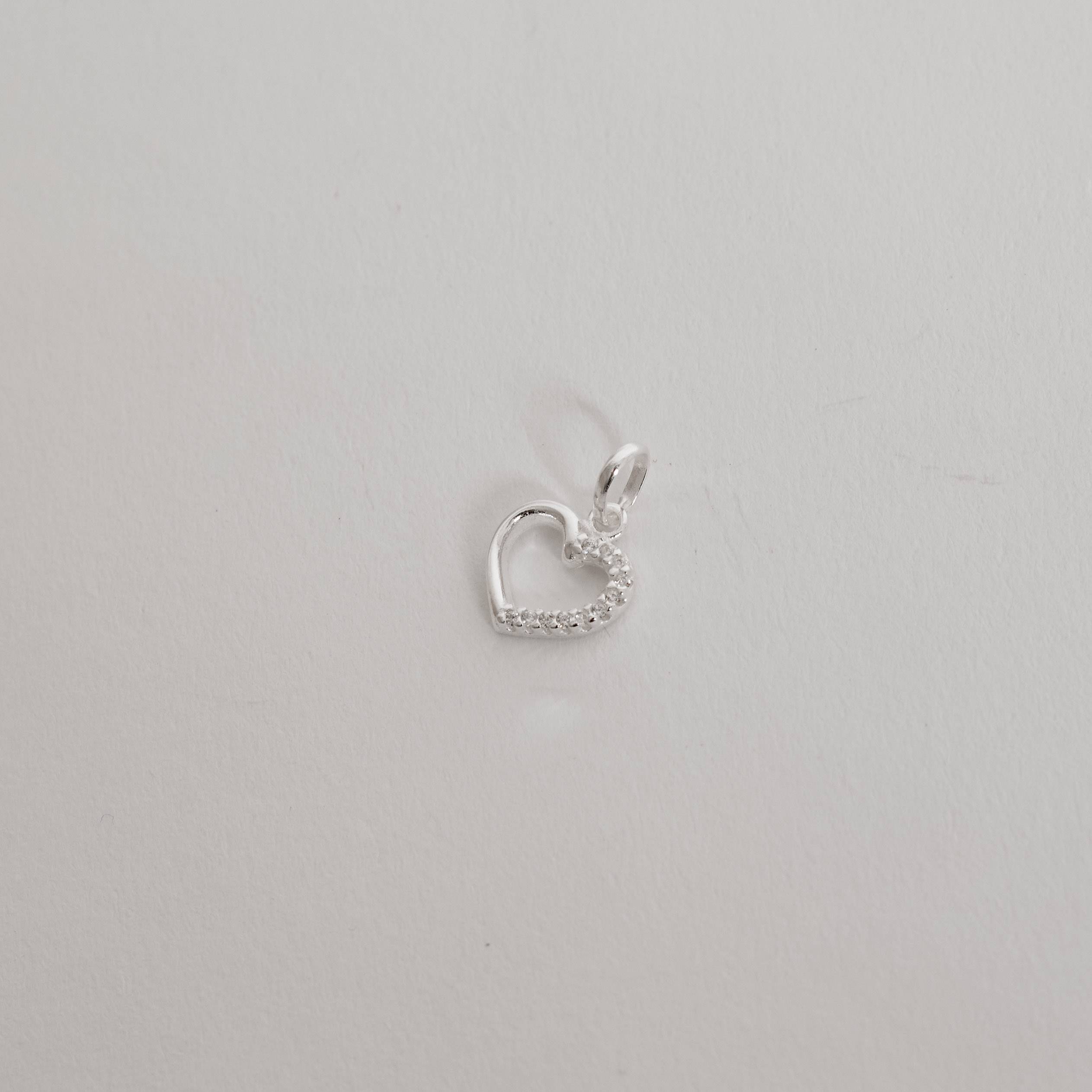 Imagem Secundária Pingente coração vazado metade cravejado 10mm