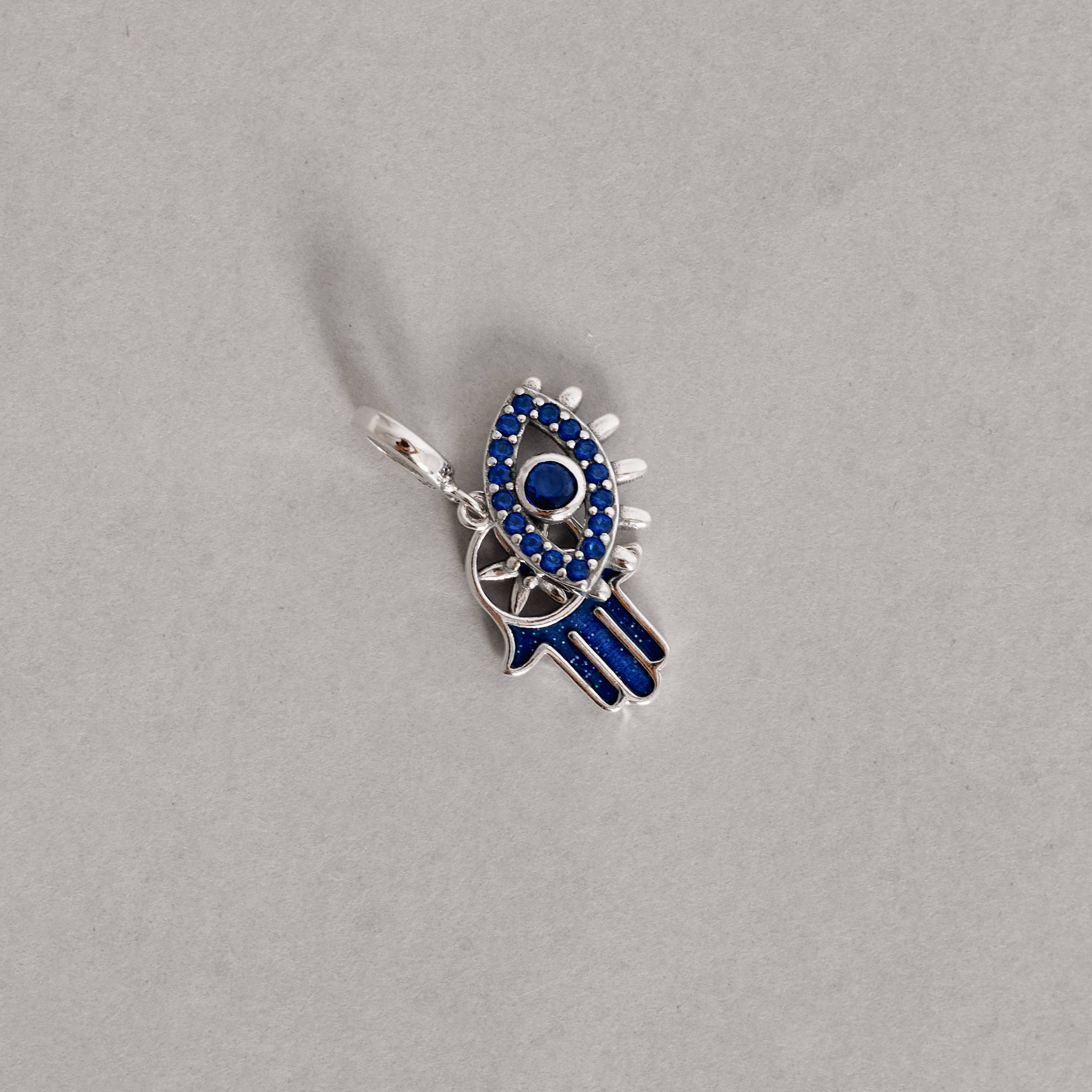 Imagem Secundária Berloque pingentes olho e mão cravejados resina