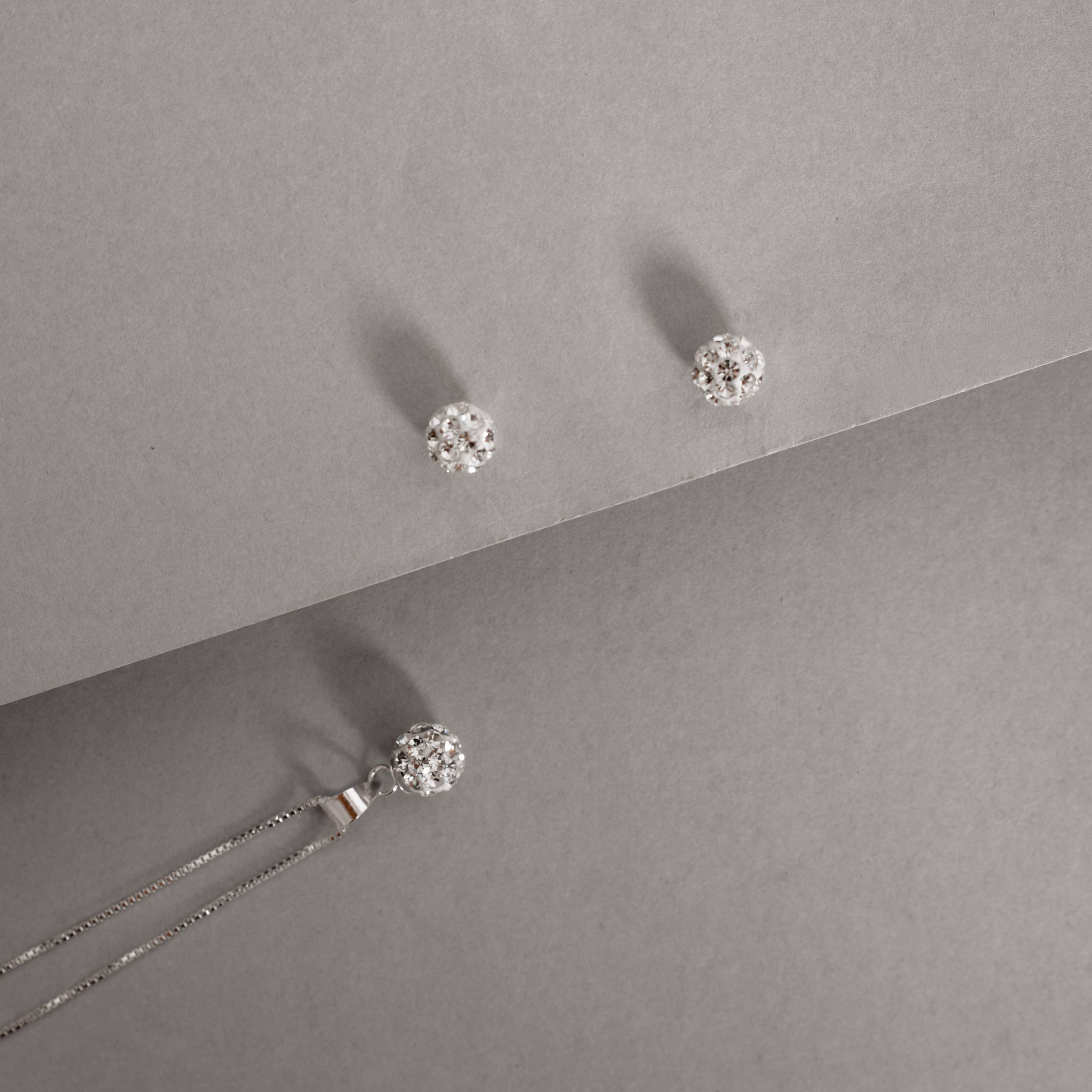 Imagem Conjunto brinco e colar bola cravejada 6mm 40cm