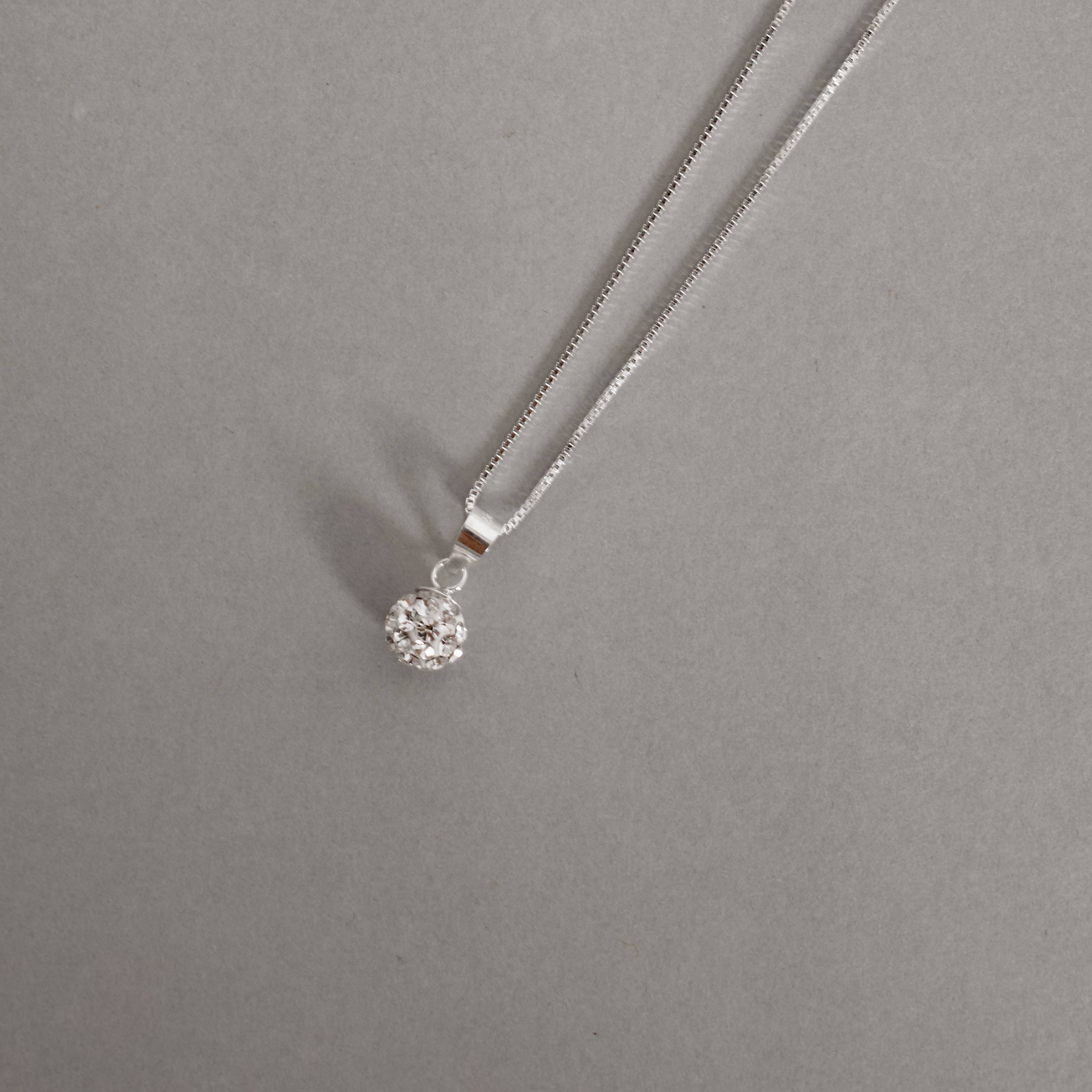 Imagem Secundária Colar pingente bola cravejada 6mm 40cm