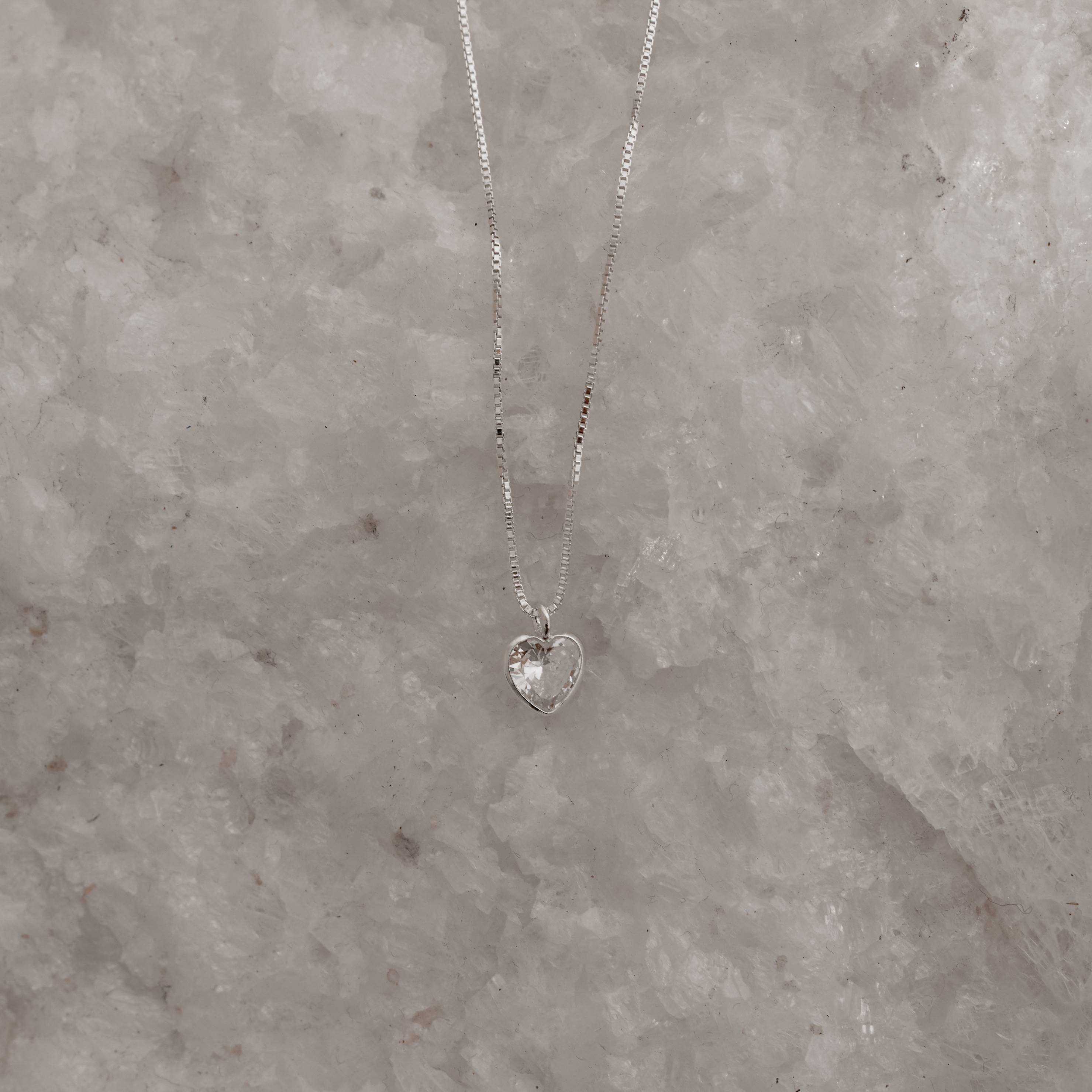 Imagem Colar zircônia coração 6mm 40cm