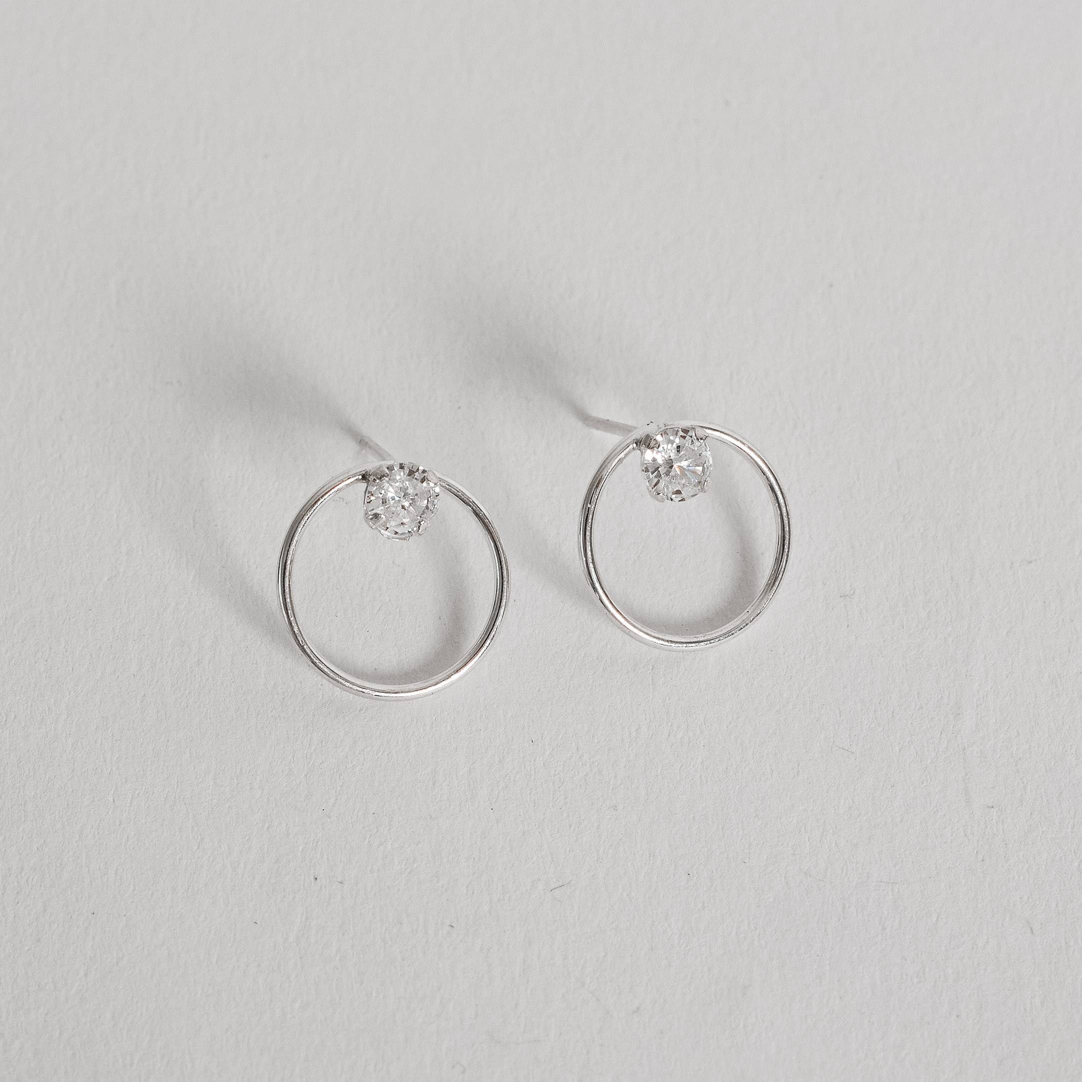 Brinco círculo 12mm com zircônia