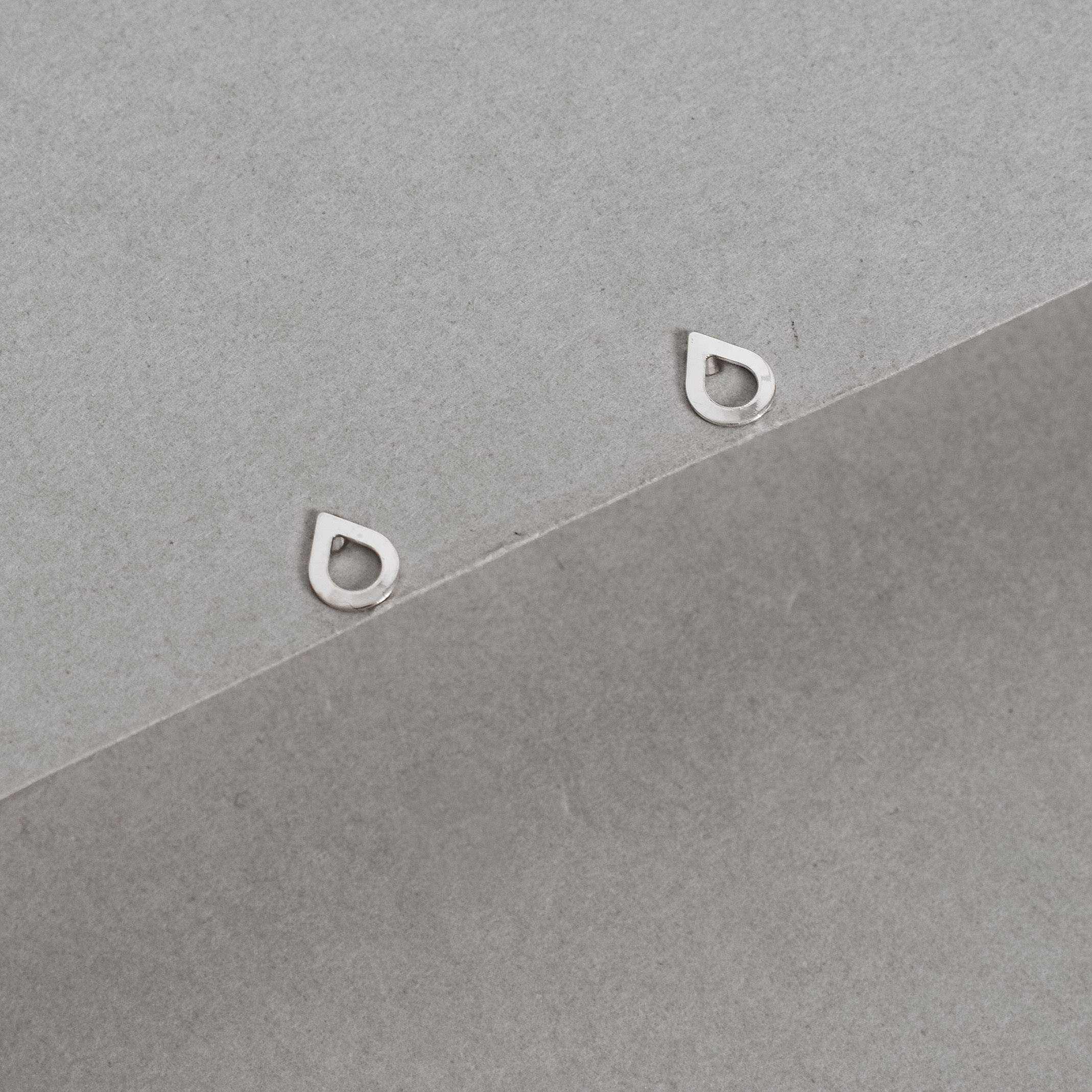 Imagem Brinco gota vazada 6mm