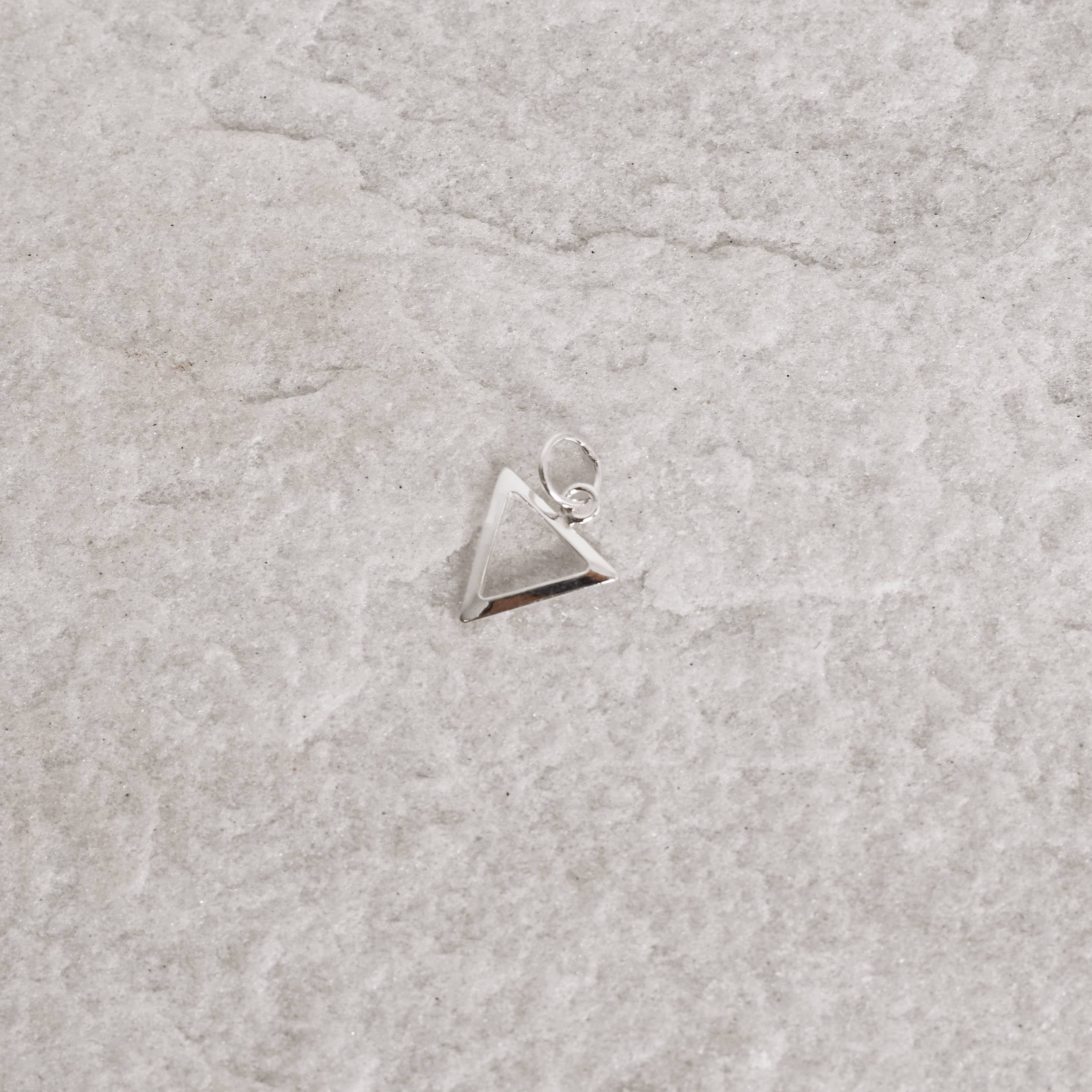 Imagem Pingente triângulo vazado 10mm