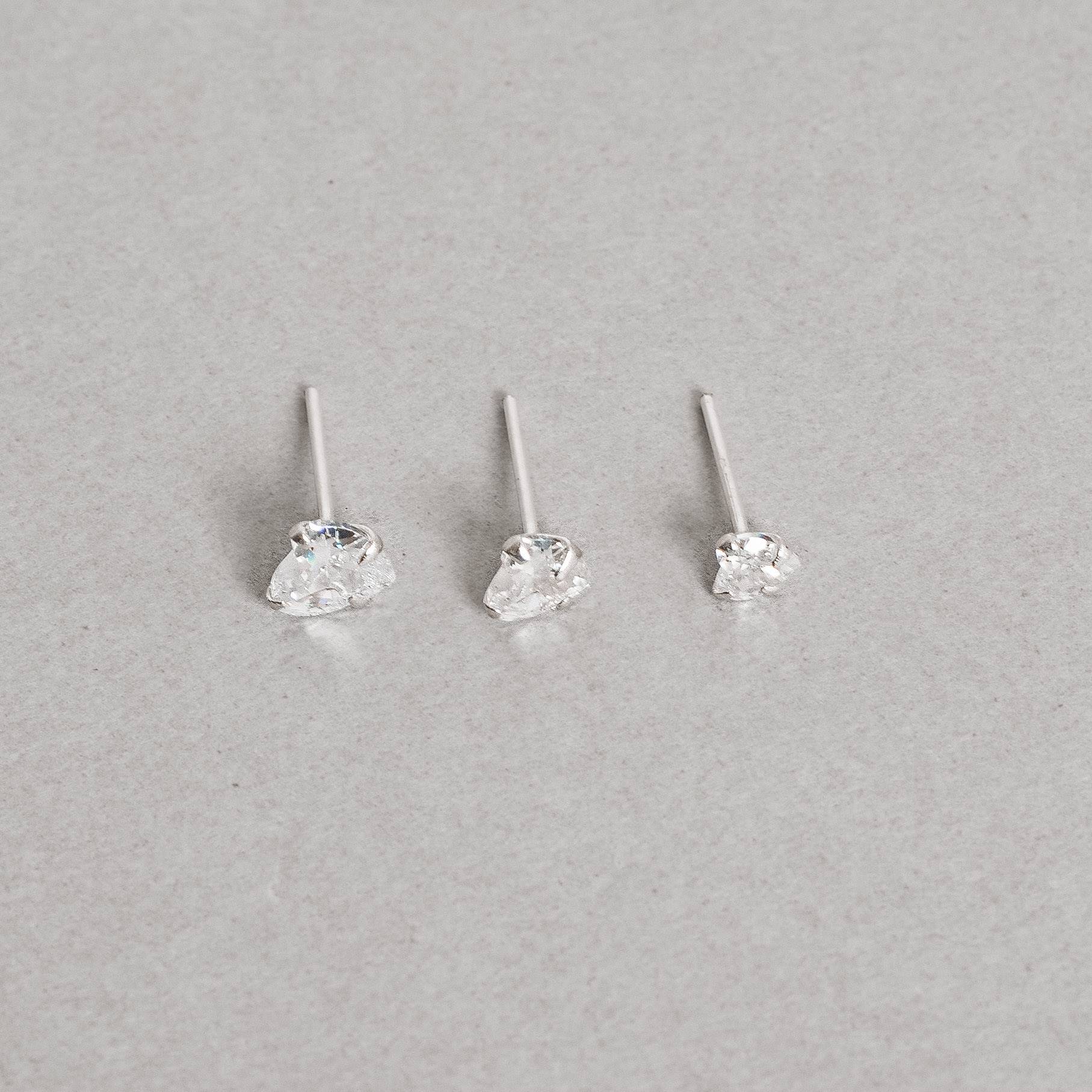 Imagem Secundária Trio zircônias coração 4, 5 e 6mm