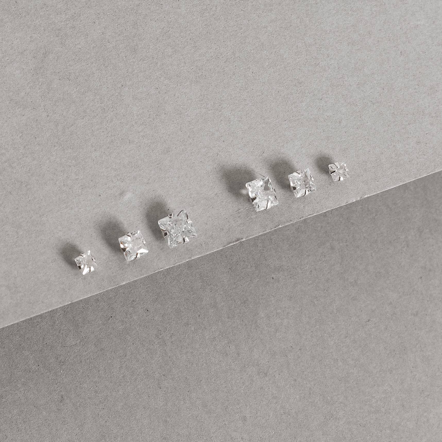 Imagem Secundária Trio zircônias quadradas 3, 4 e 5mm