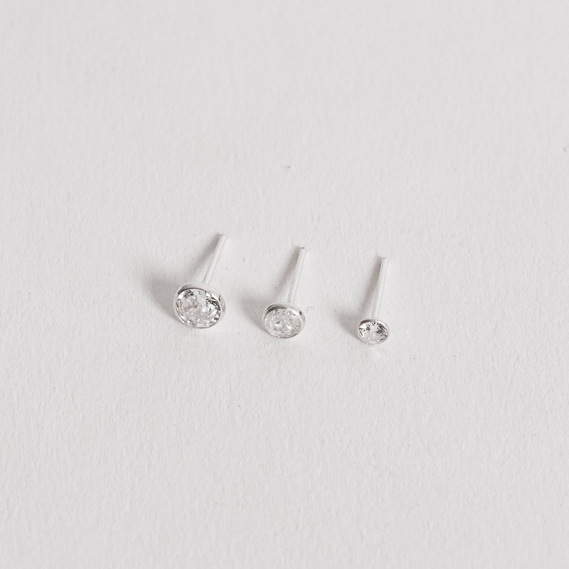 Imagem Secundária Trio zircônia redonda 3, 4 e 5mm cristal embutida