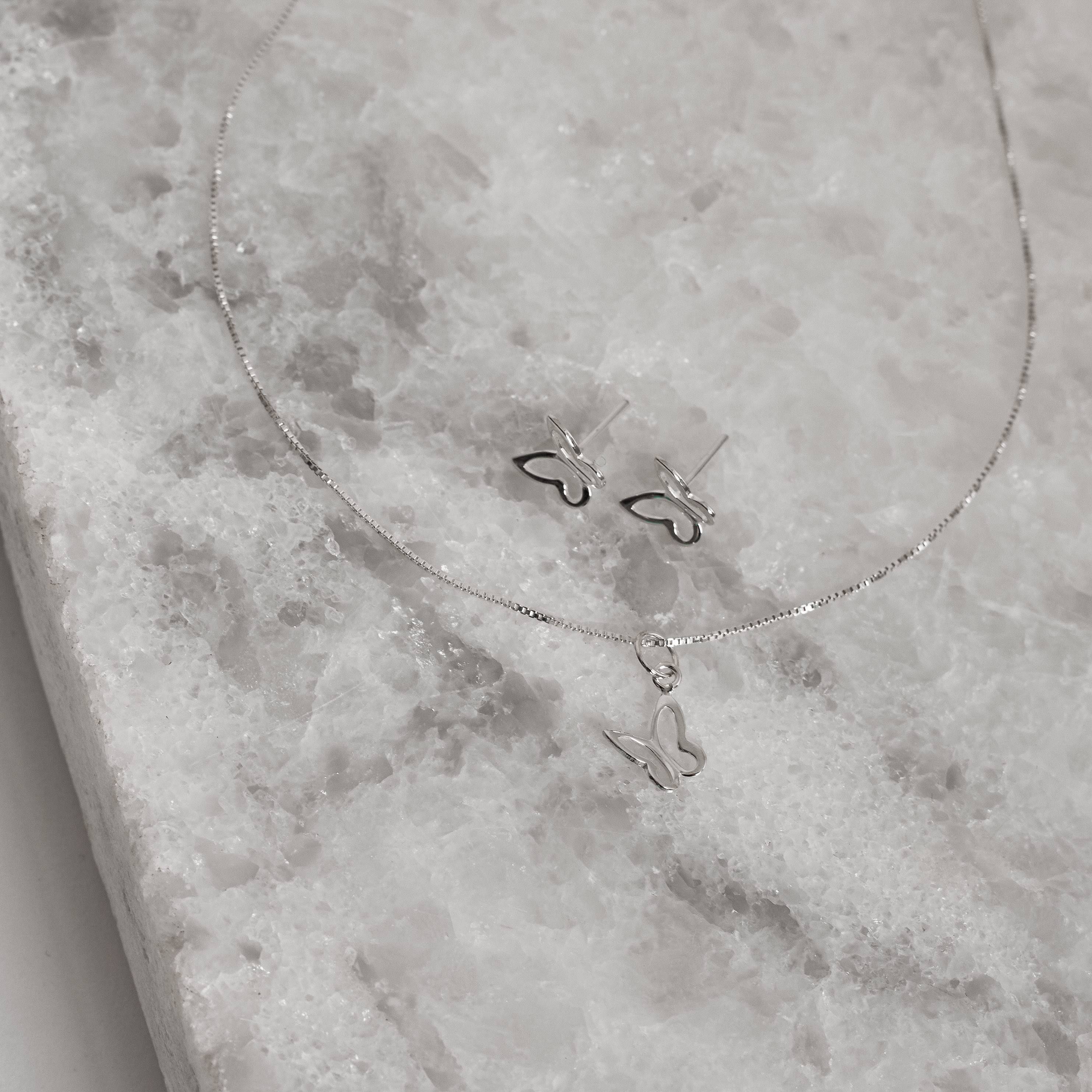 Imagem Conjunto brinco e colar borboleta vazada 8mm 40cm