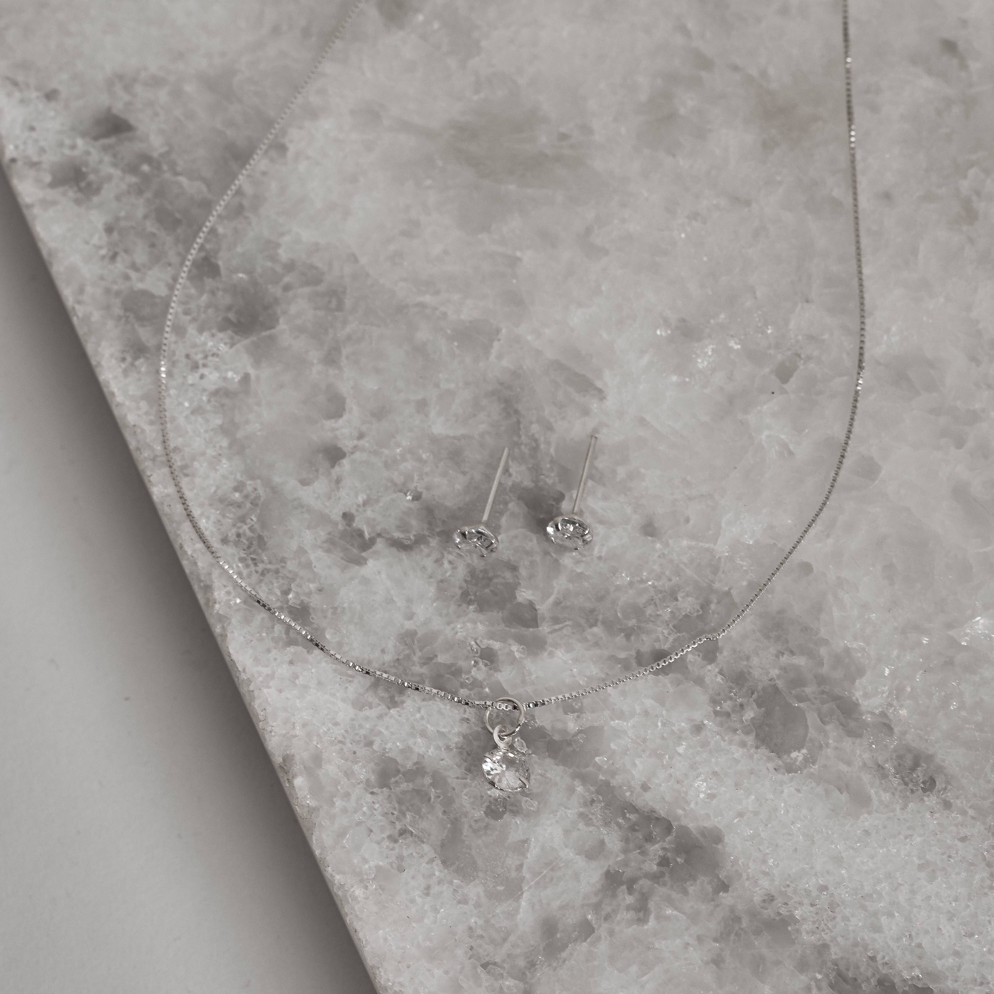 Imagem Conjunto brinco e colar zircônia redonda 5mm 40cm