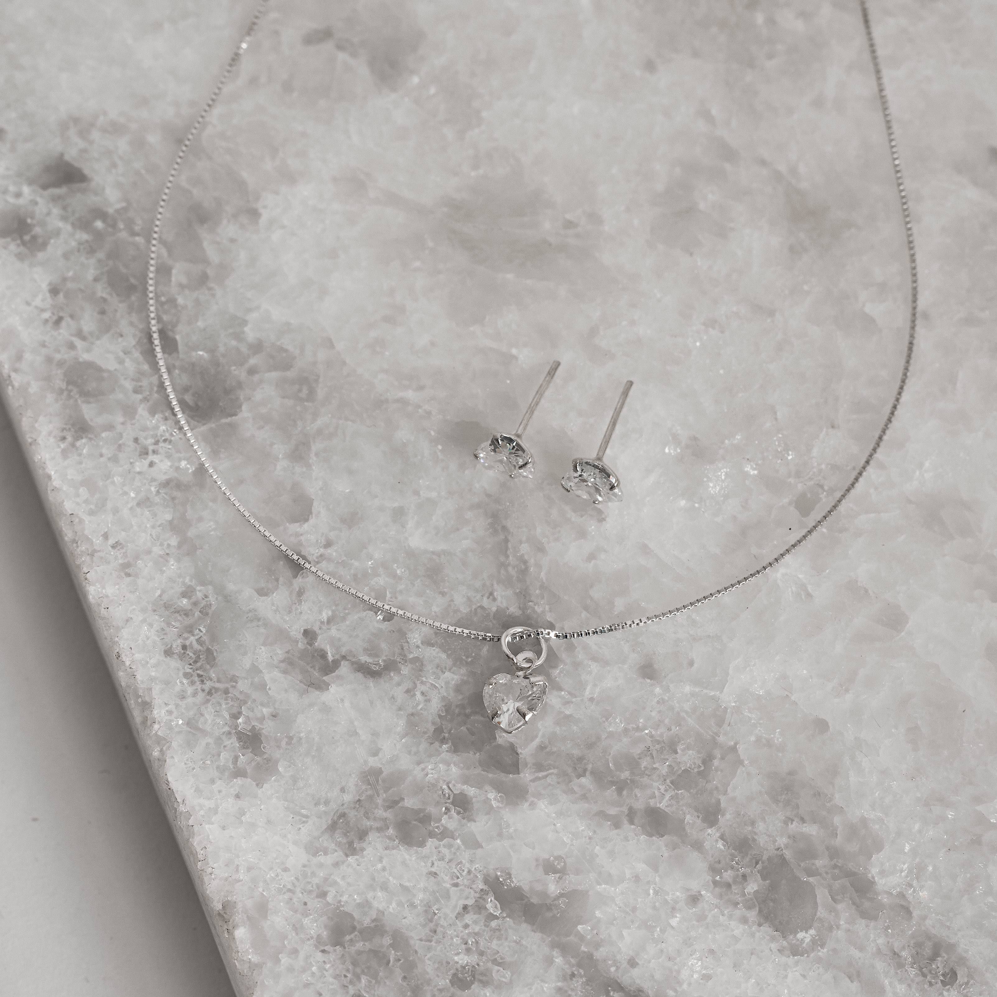 Imagem Conjunto brinco e colar zircônia coração cristal 6mm 40cm