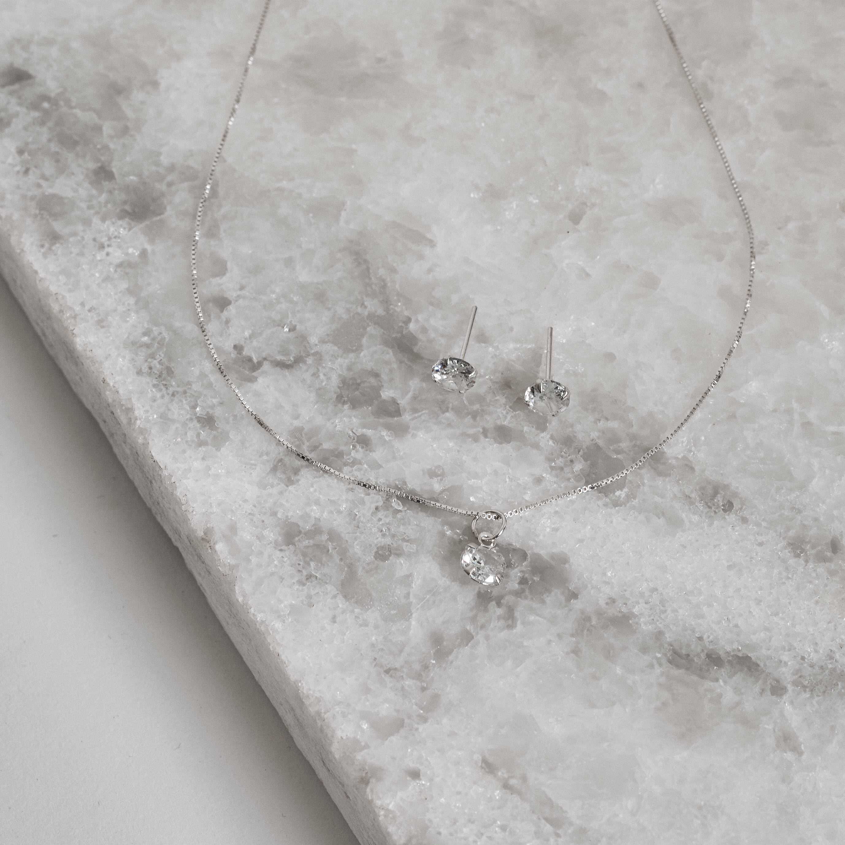 Imagem Conjunto brinco e colar zircônia redonda 6mm 40cm