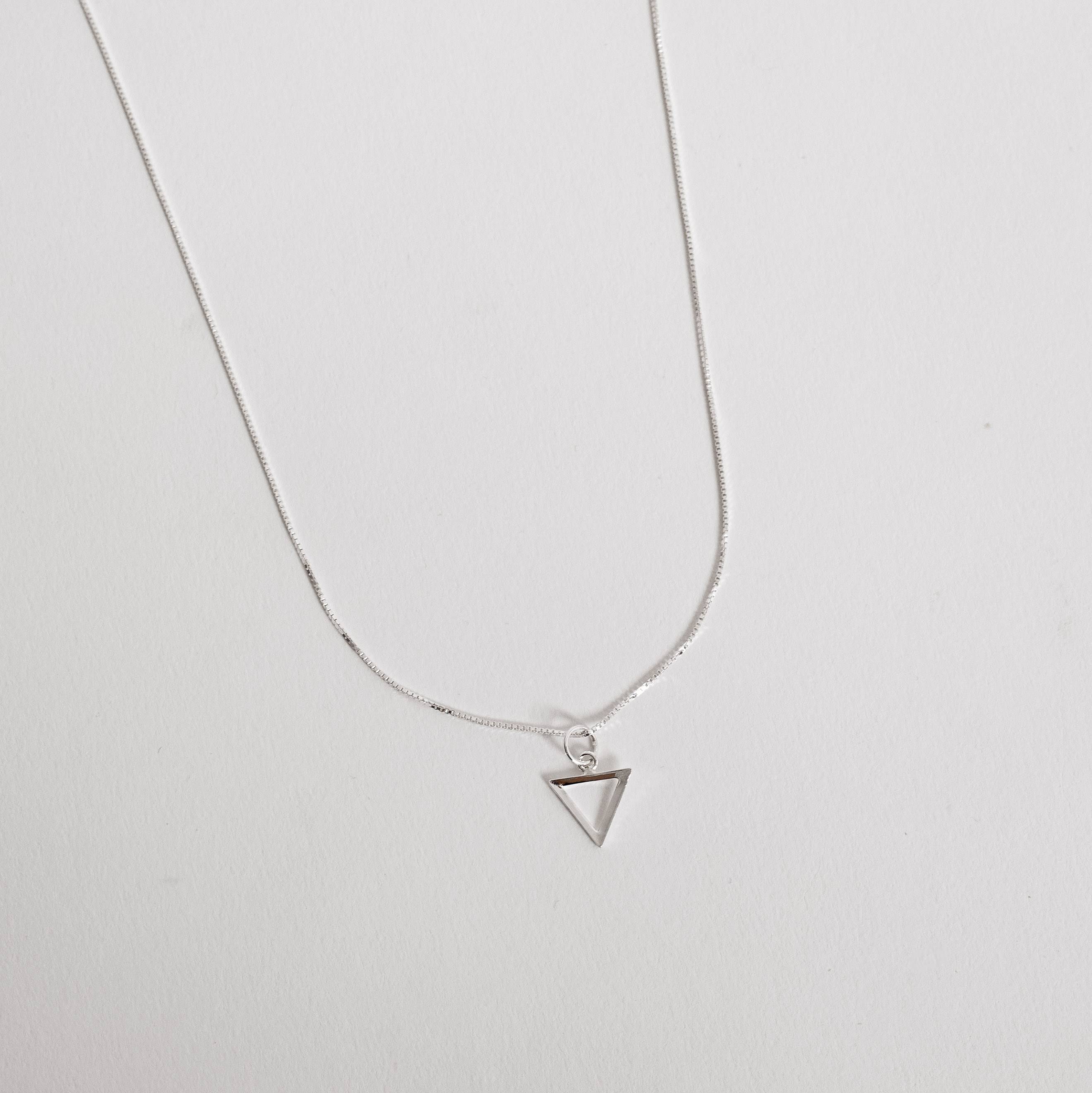 Imagem Secundária Colar pingente triângulo vazado 10mm 40cm