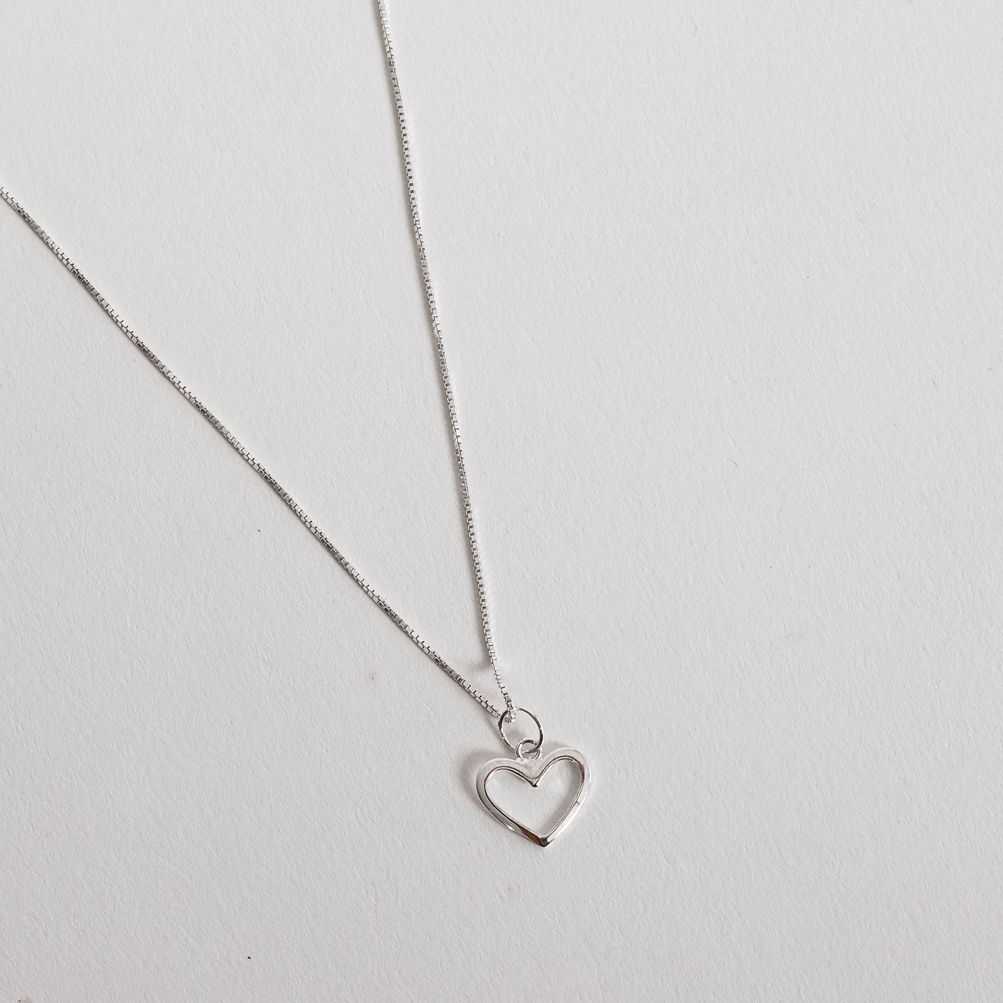 Imagem Secundária Colar pingente coração vazado 11mm 40cm