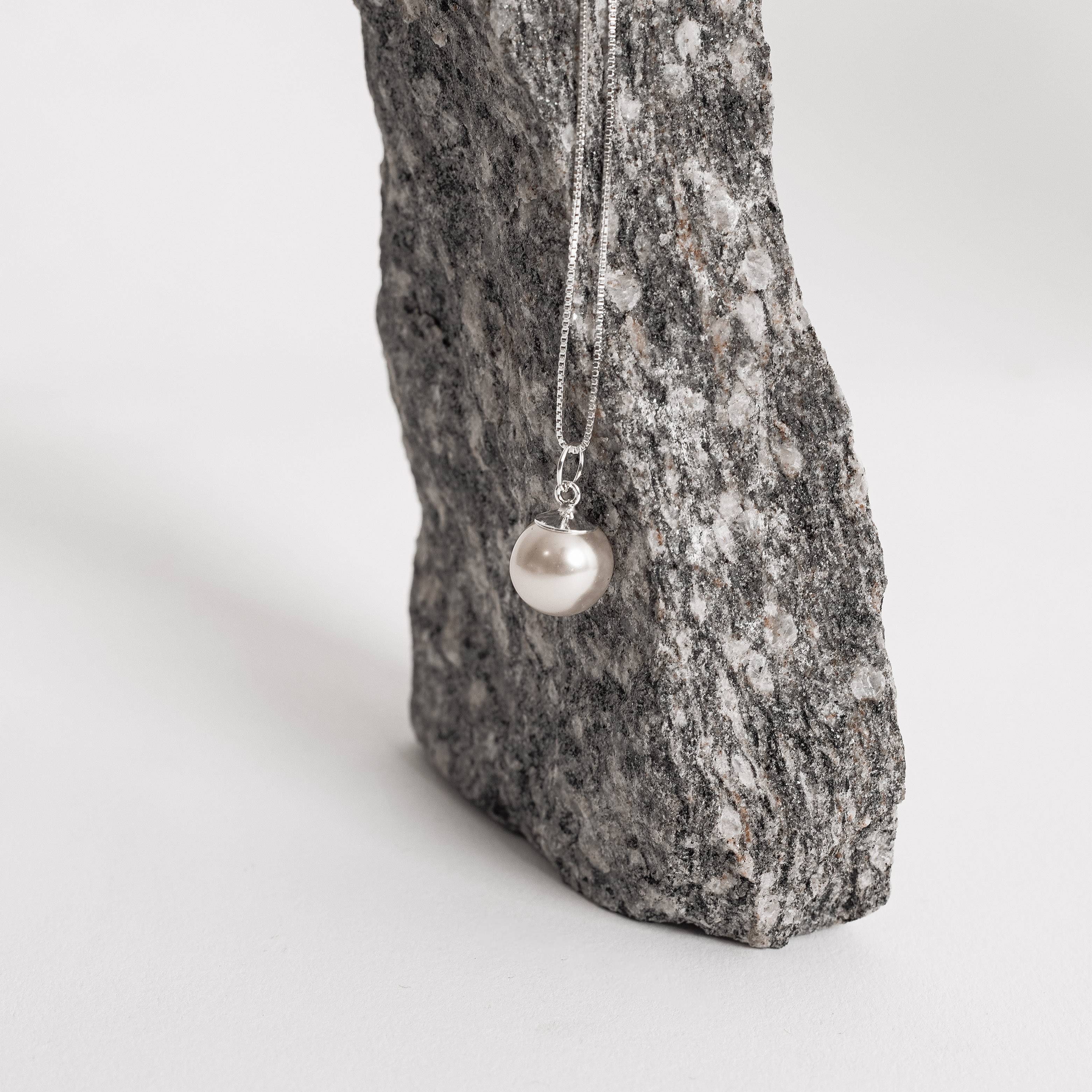 Colar pingente pérola sintética 10mm 45cm