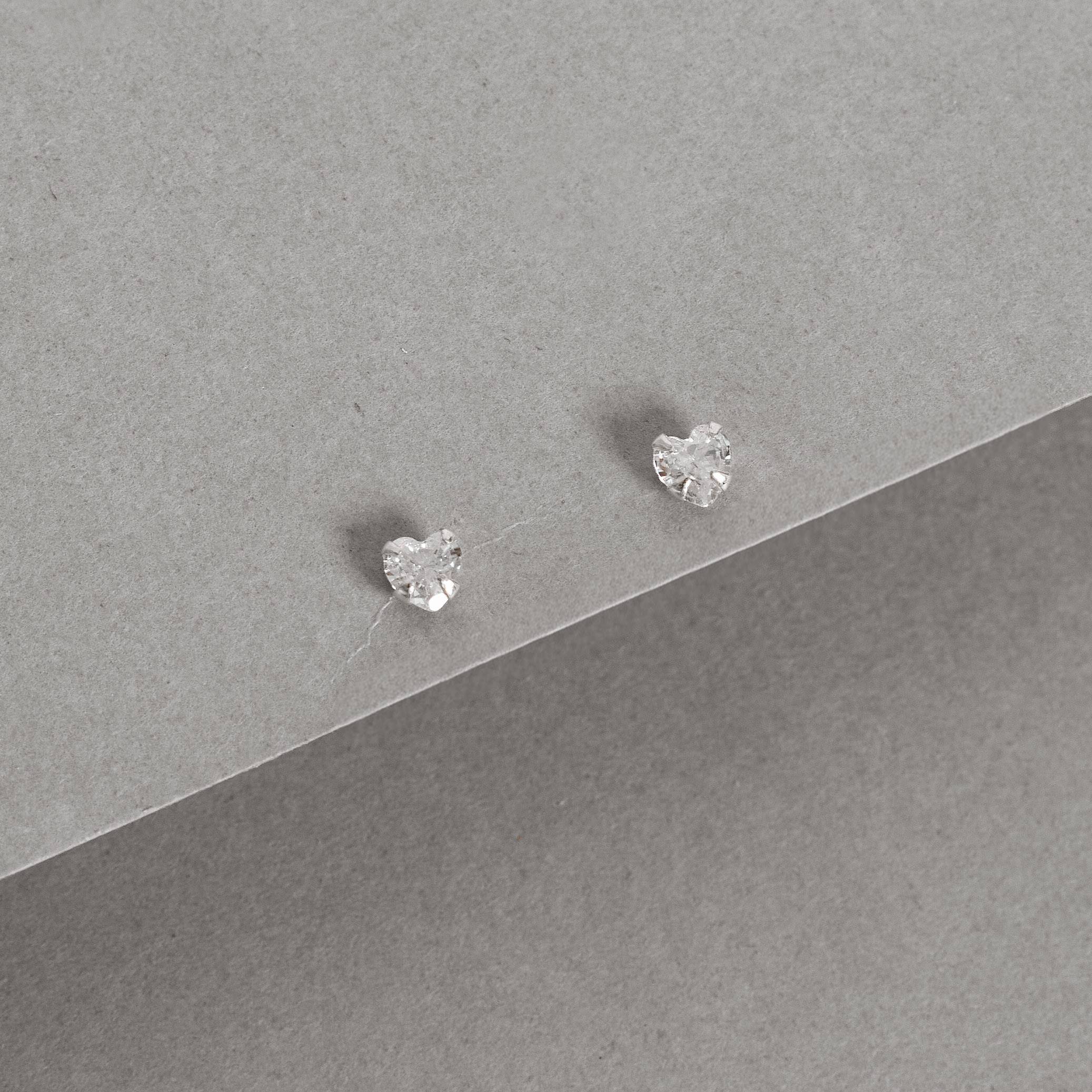 Brinco zircônia coração cristal 4mm