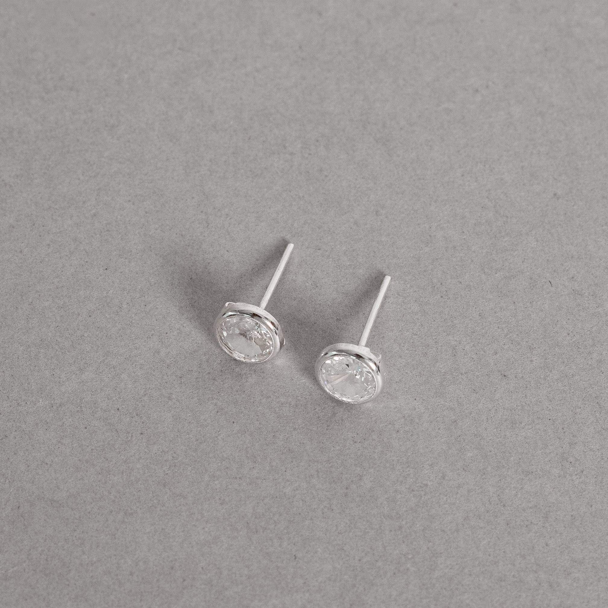 Imagem Brinco zircônia redonda cristal embutida 6mm