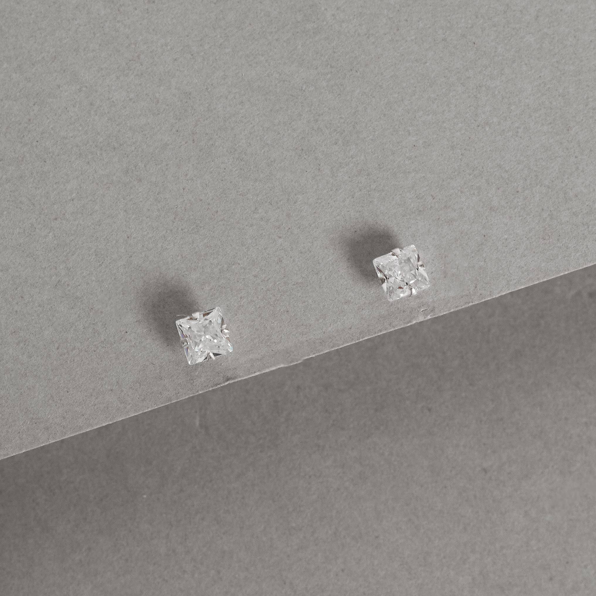 Imagem Brinco zircônia quadrada cristal 5mm