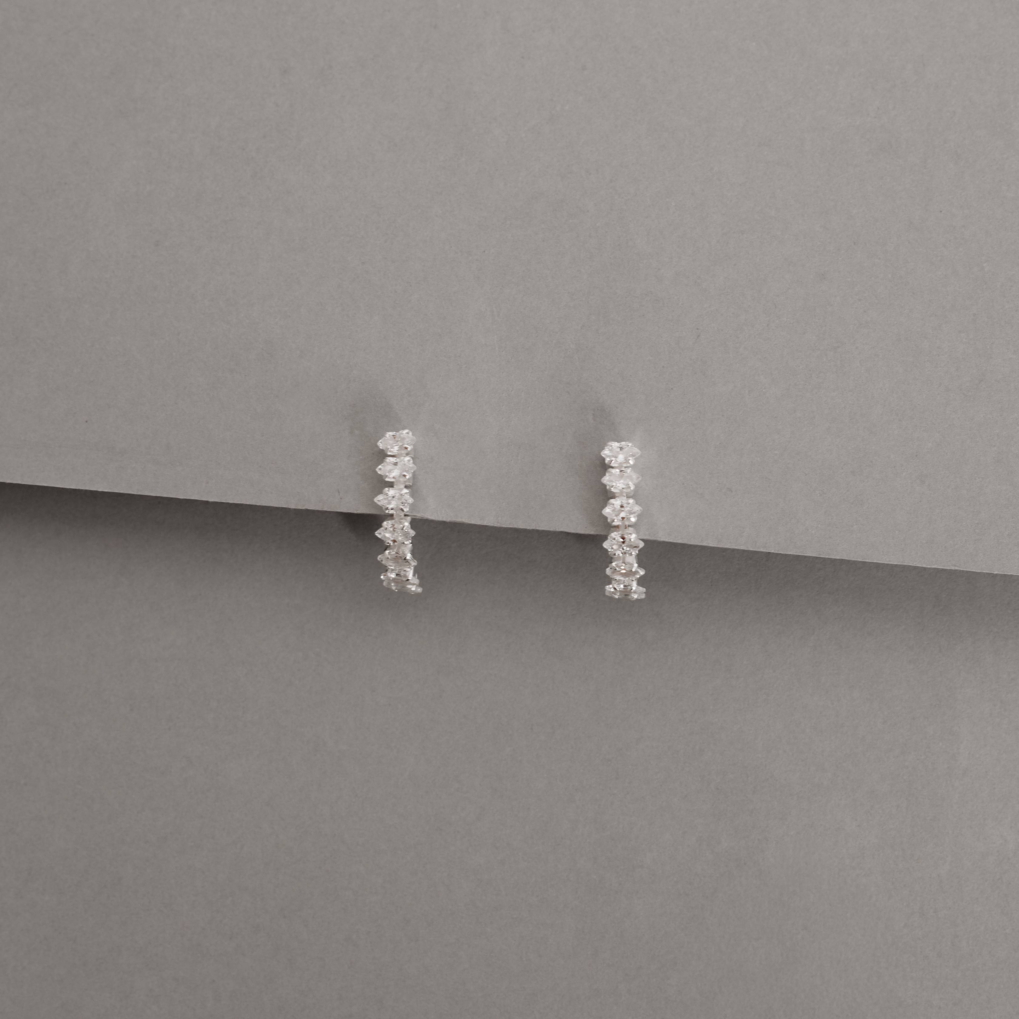 Imagem Brinco zircônias navetes 20mm