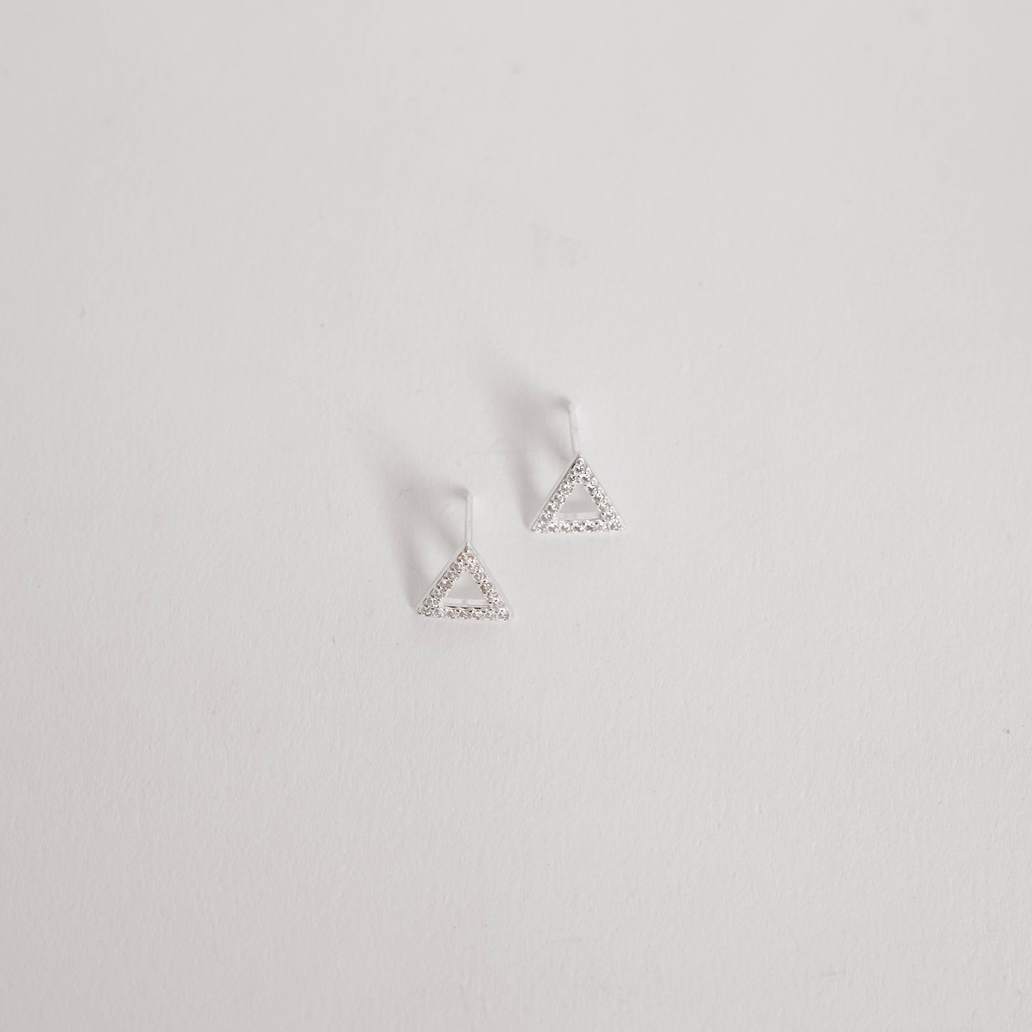 Imagem Secundária Brinco triângulo vazado cravejado 9mm