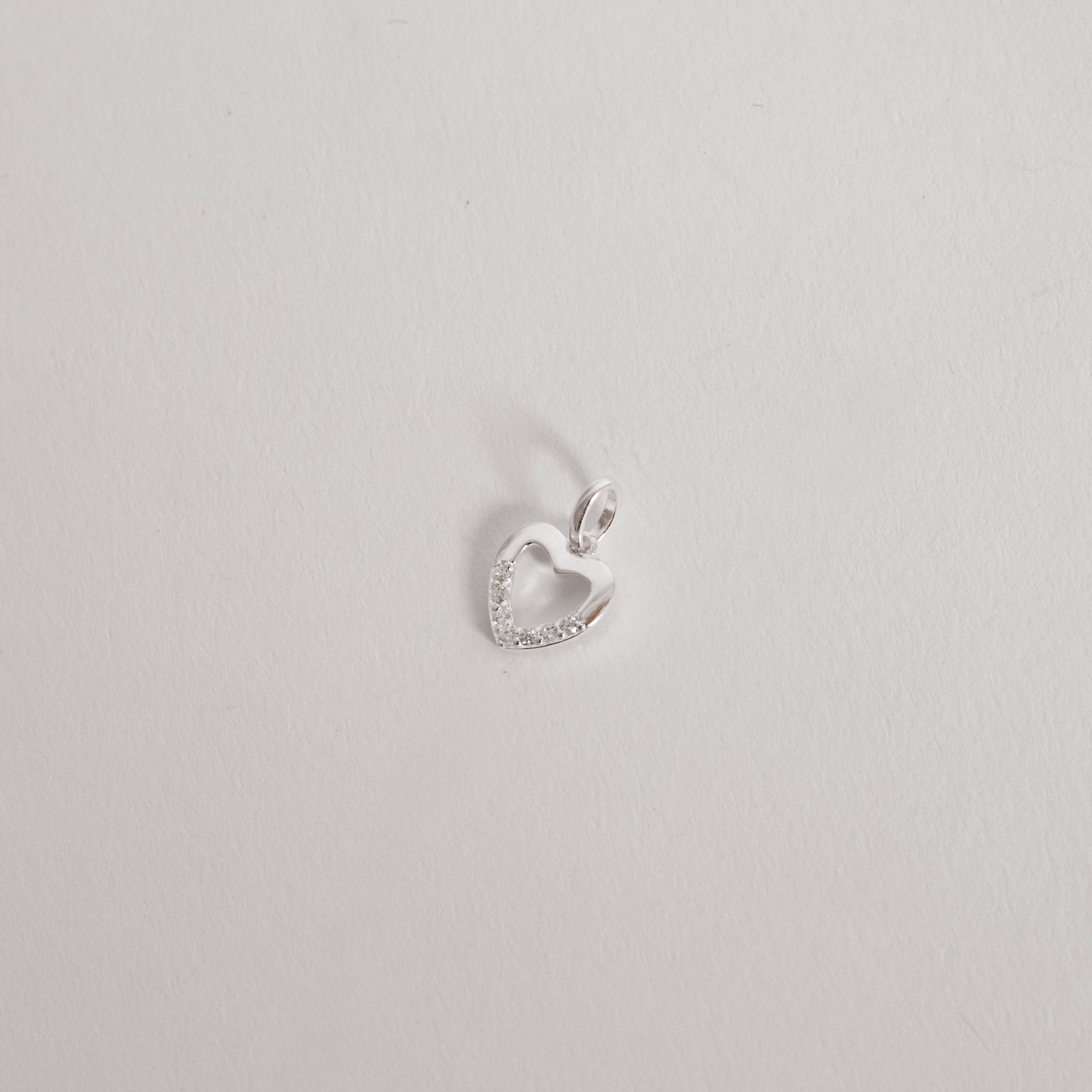 Imagem Pingente coração vazado com detalhe cravejado 9mm