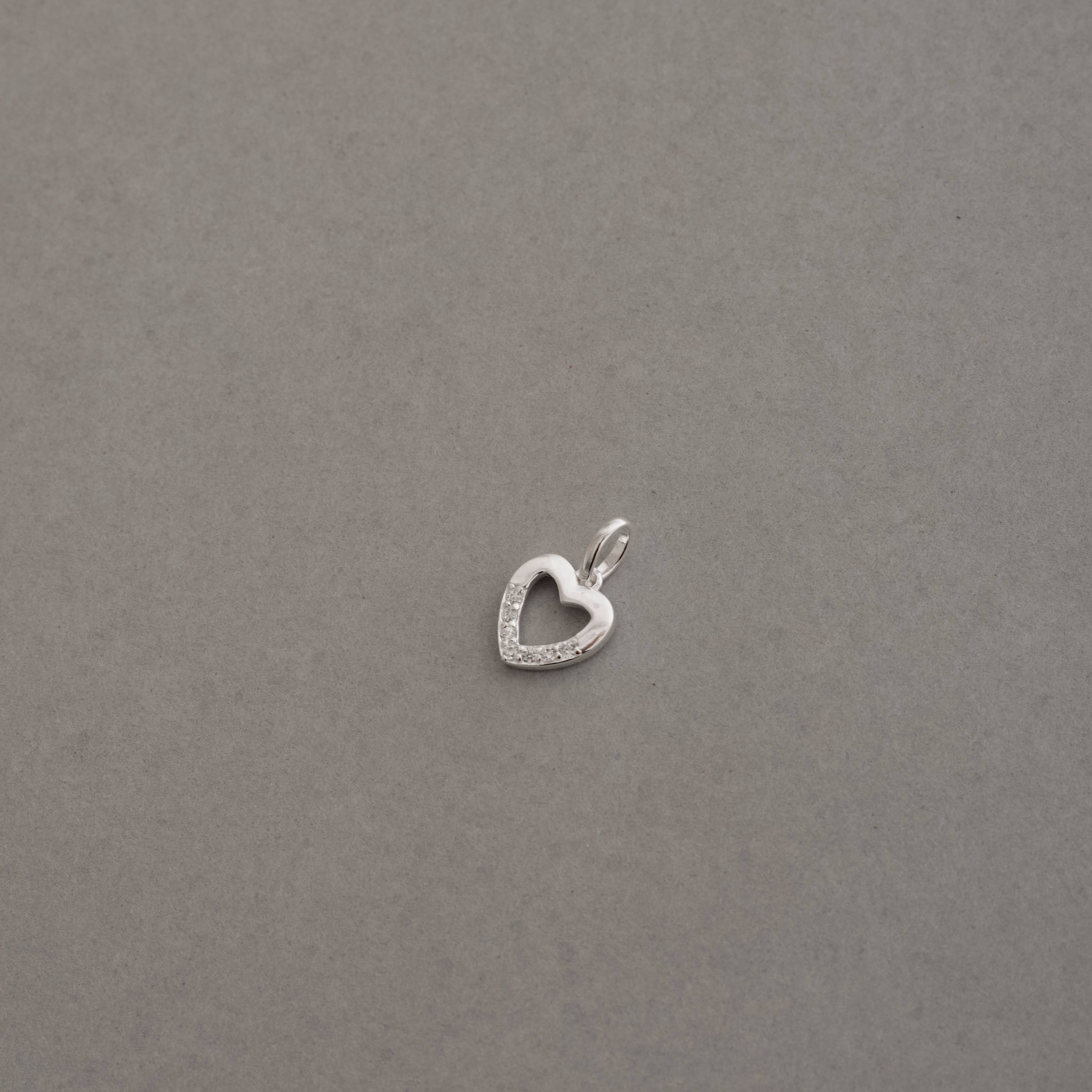 Imagem Secundária Pingente coração vazado com detalhe cravejado 9mm