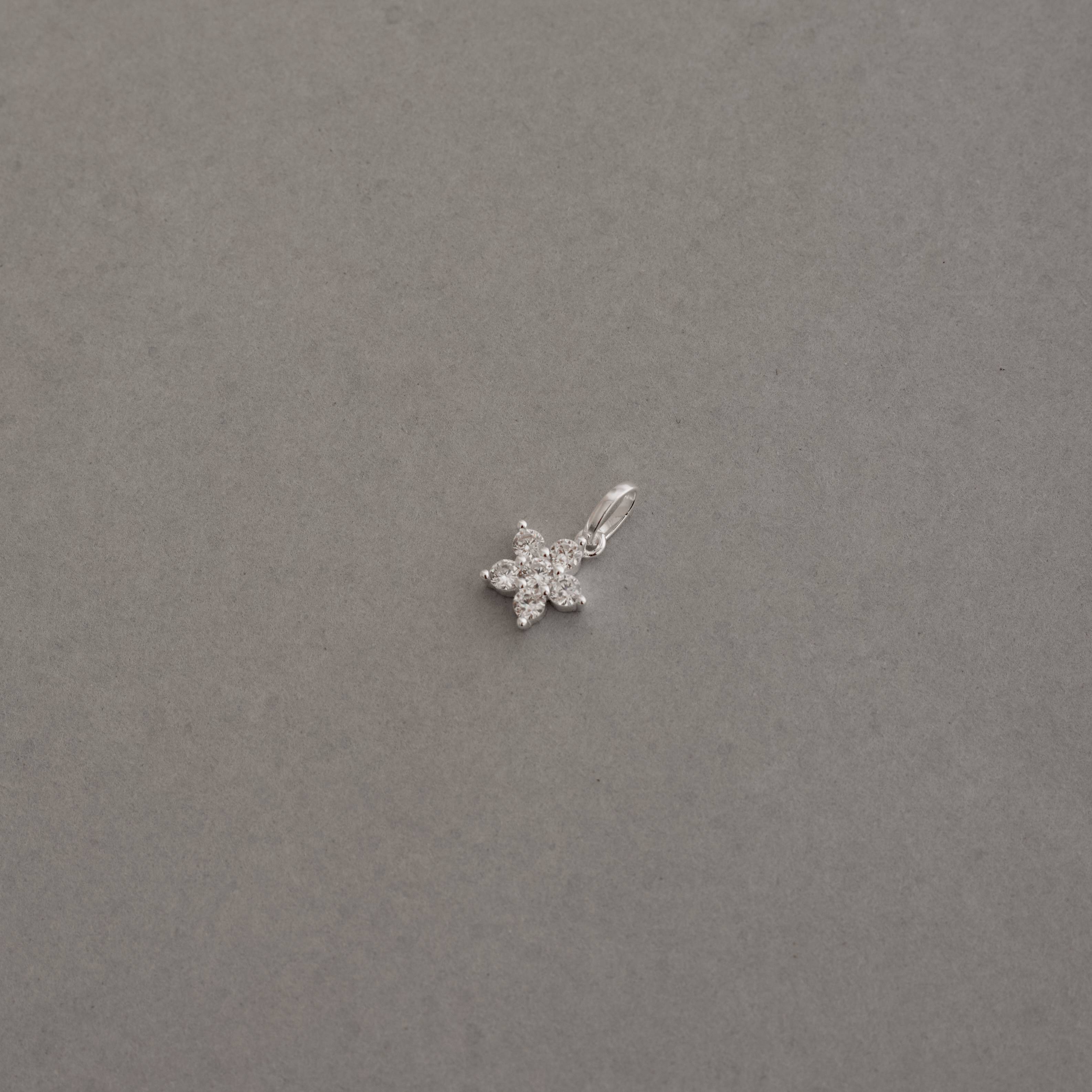 Imagem Secundária Pingente flor com zircônias 8mm