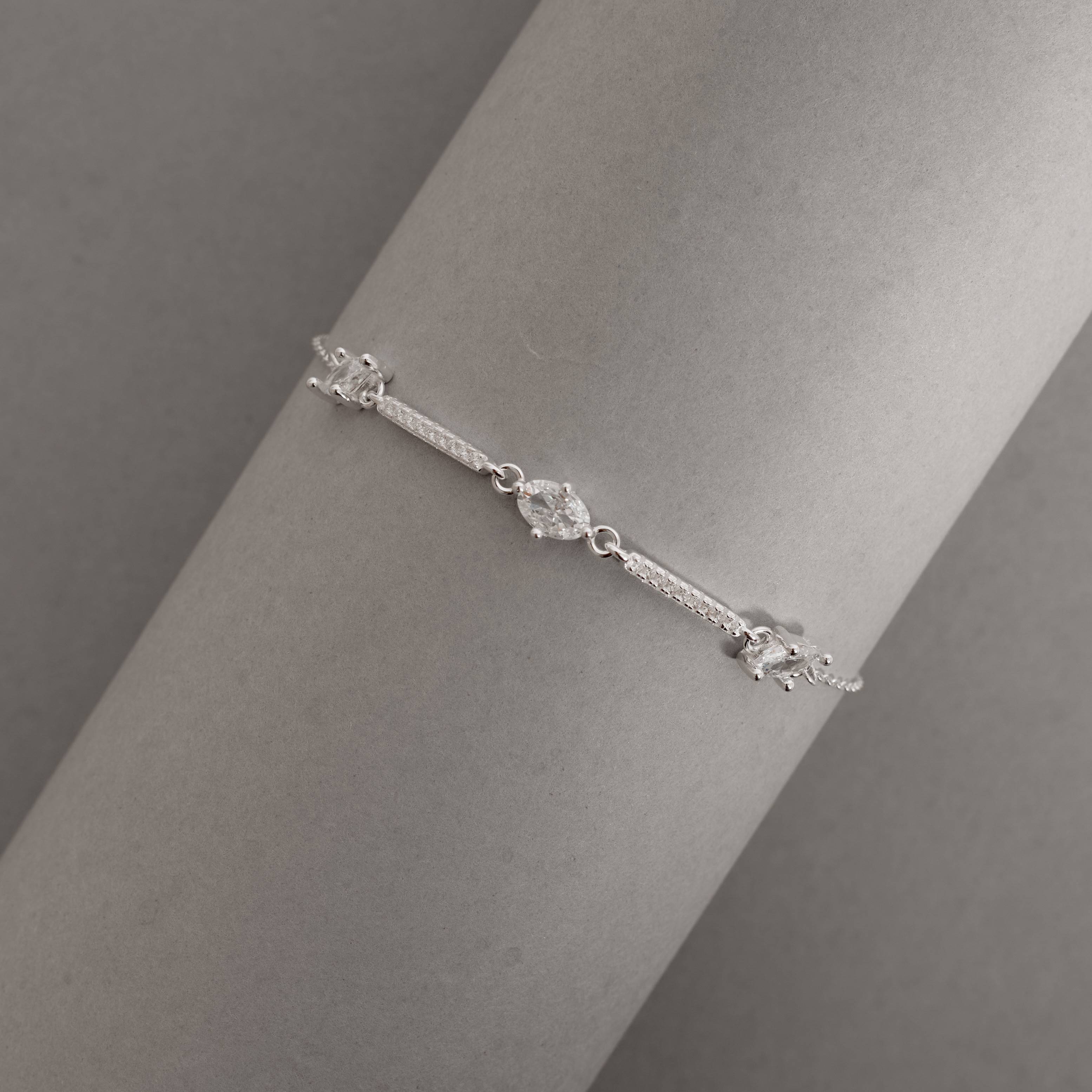 Imagem Secundária Pulseira entremeios zircônias com palitos cravejados 16+4cm