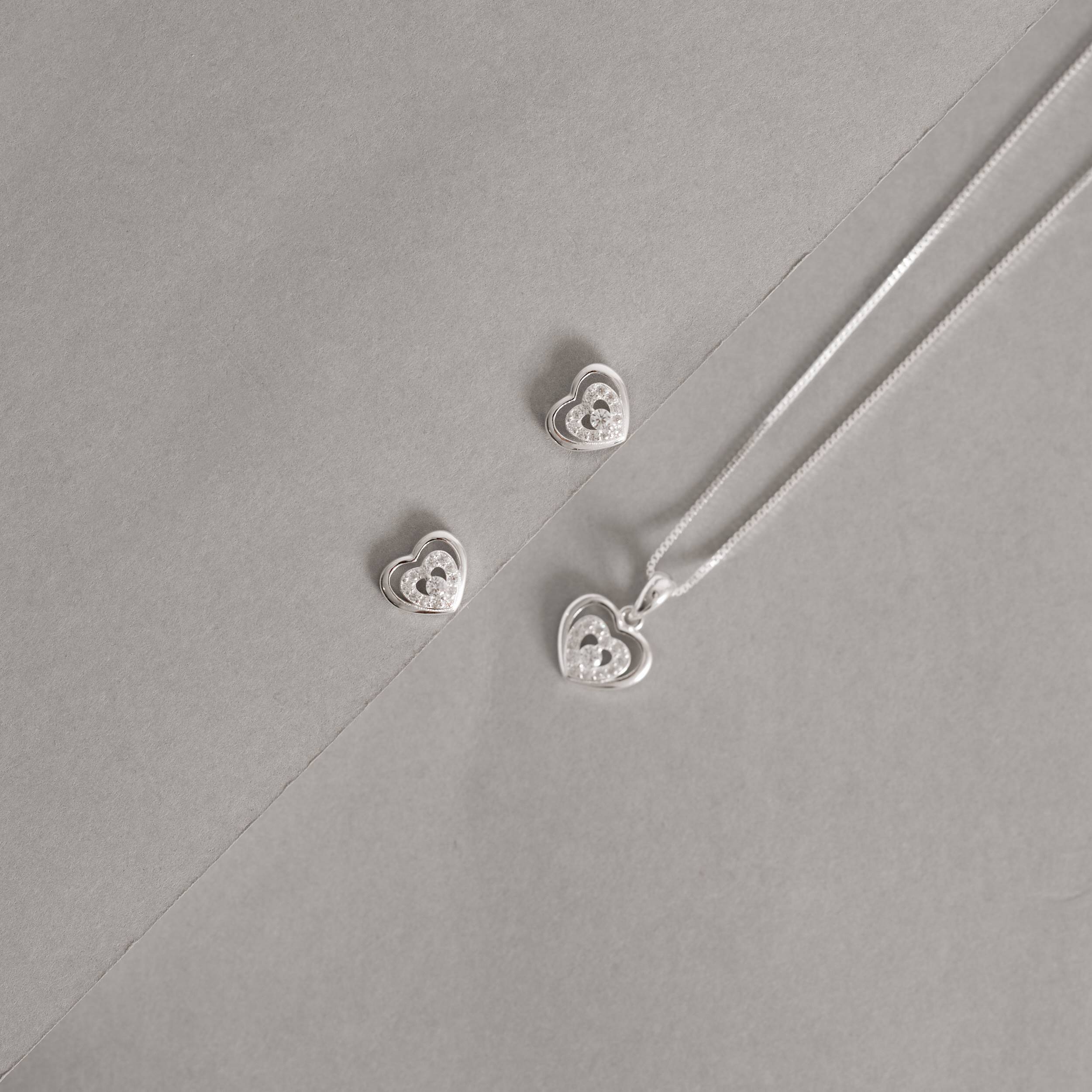 Imagem Conjunto brinco e colar coração vazado com cravejado 10mm 45cm