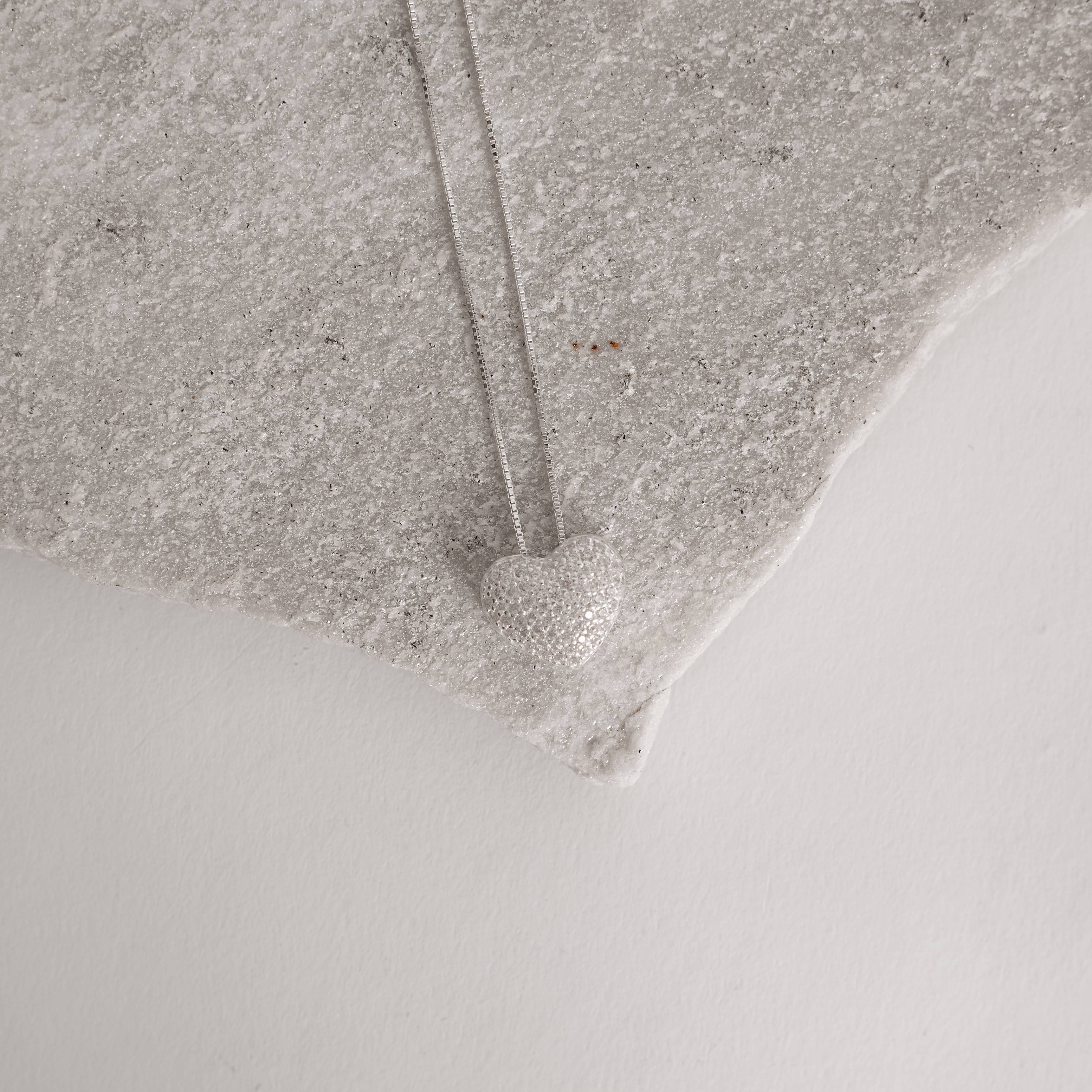 Imagem Secundária Colar coração cravejado 13mm 45cm