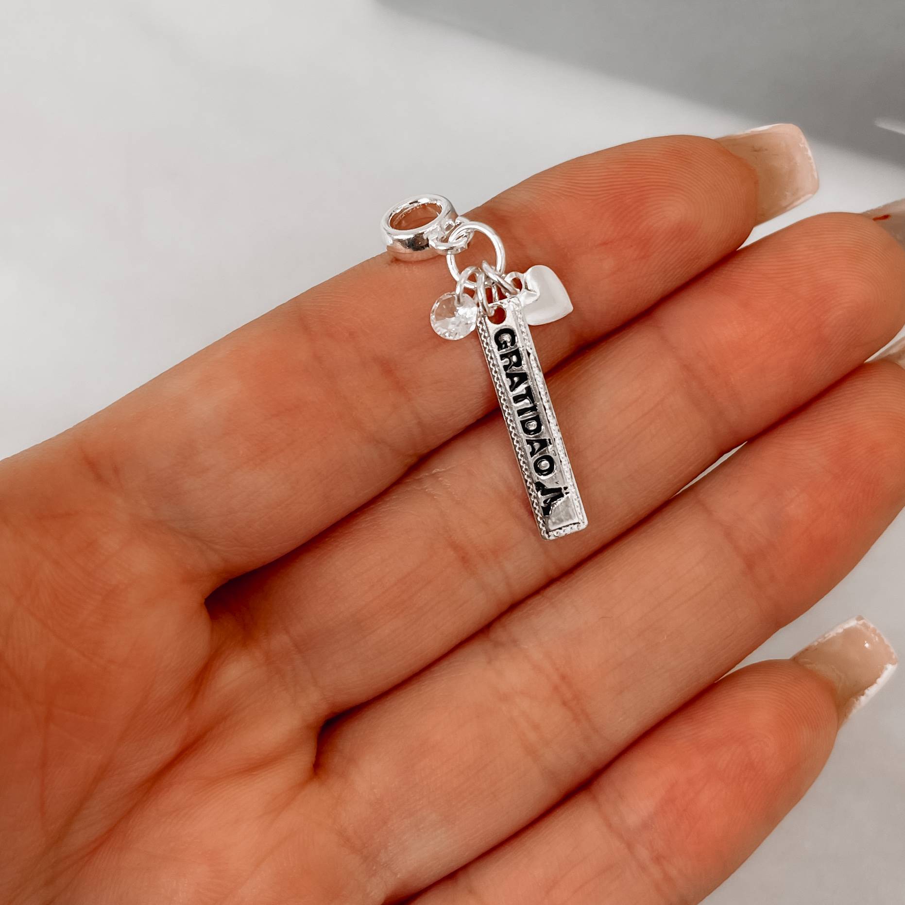 Imagem Secundária Berloque pingente patuá placa gratidão resina